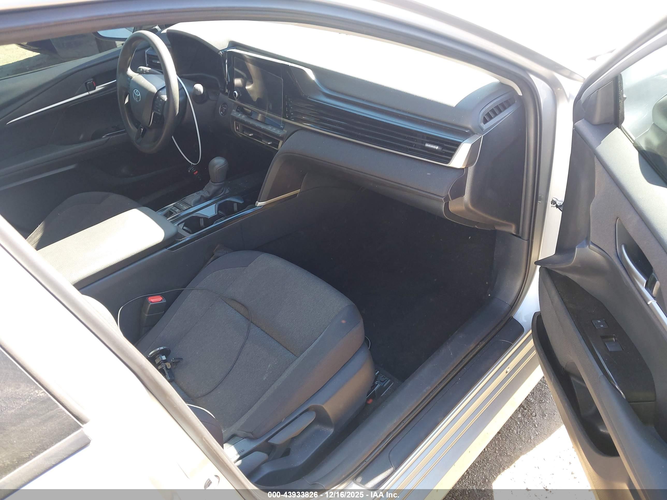 TOYOTA CAMRY image 5