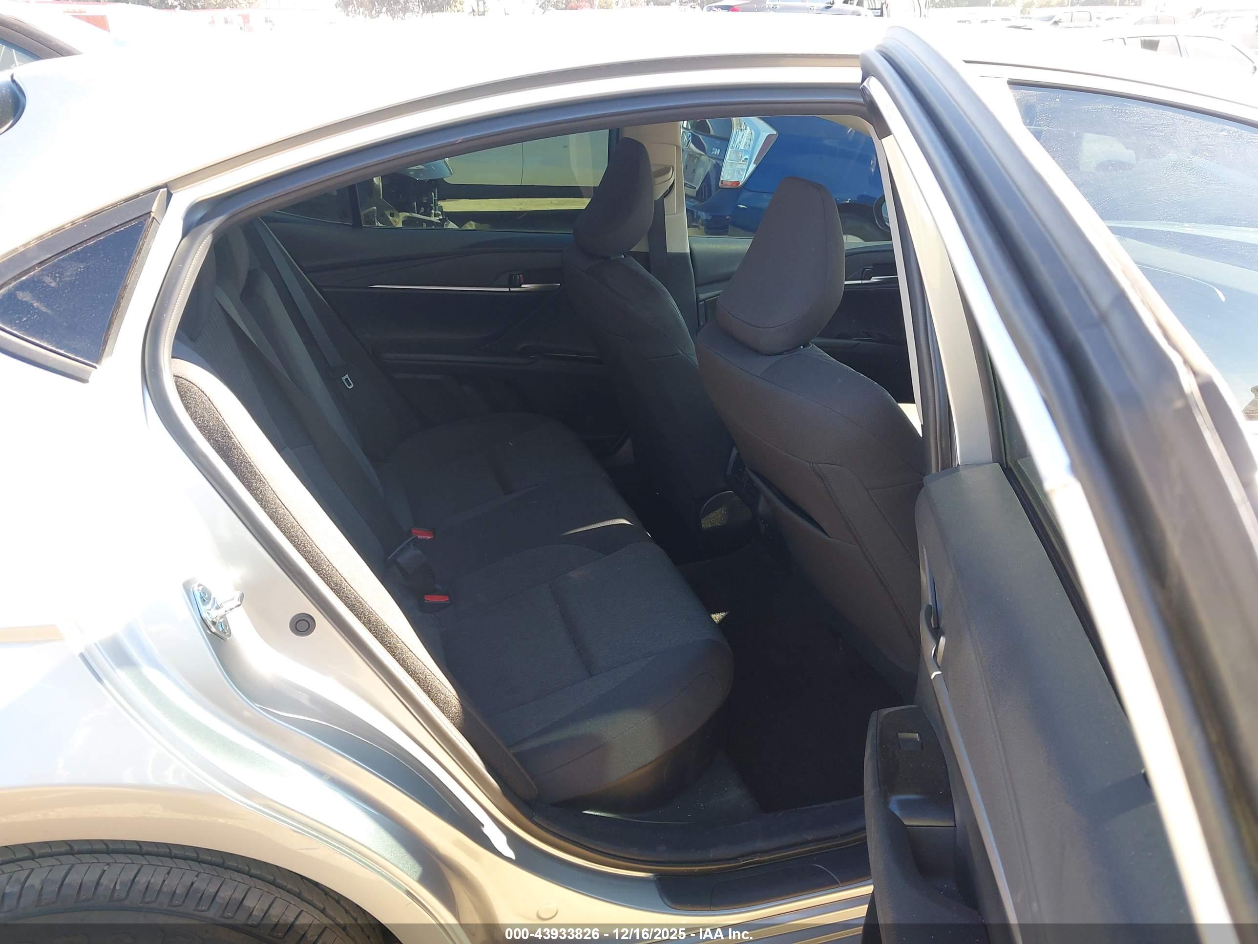 TOYOTA CAMRY image 8