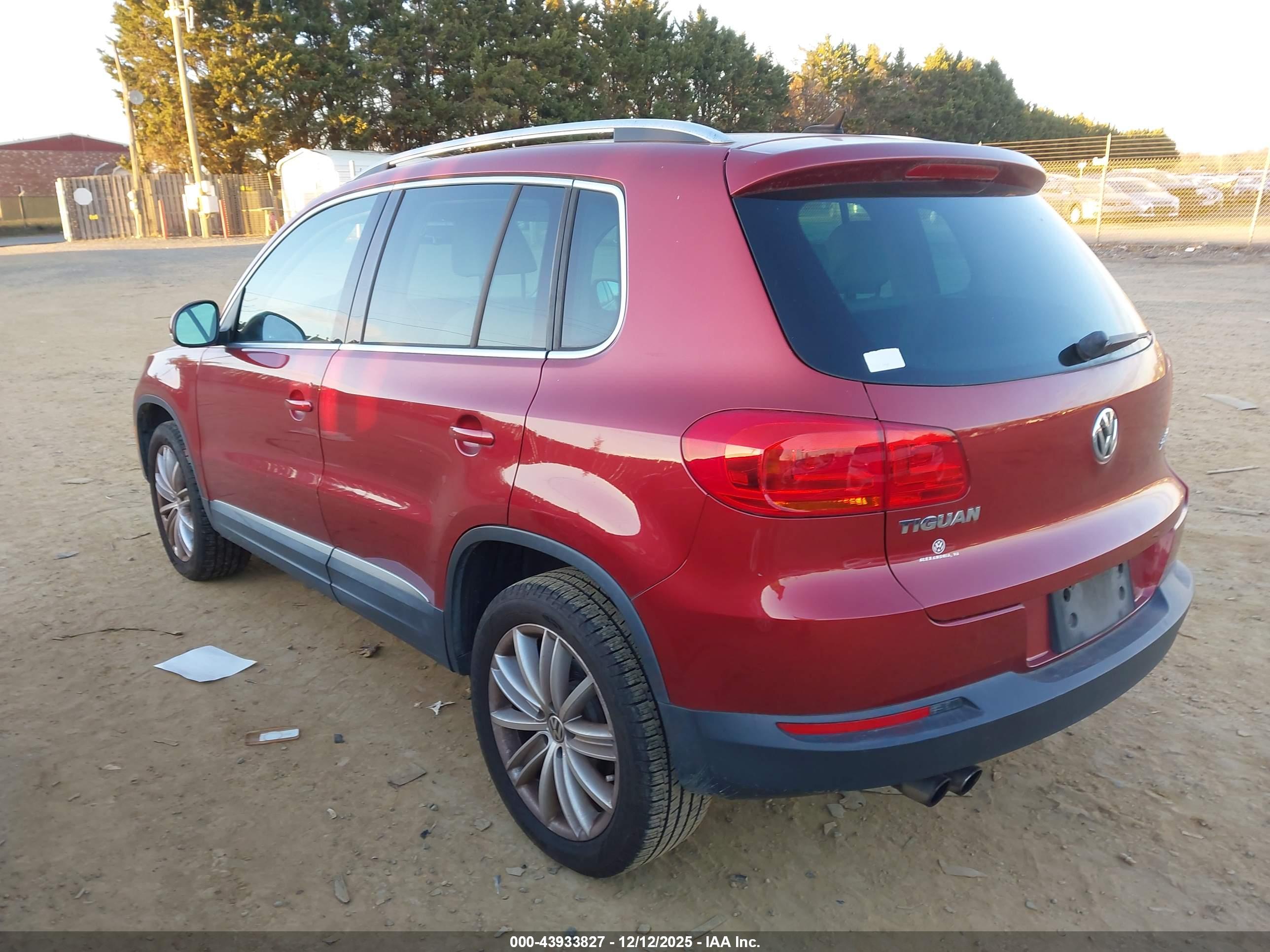 VOLKSWAGEN TIGUAN image 3