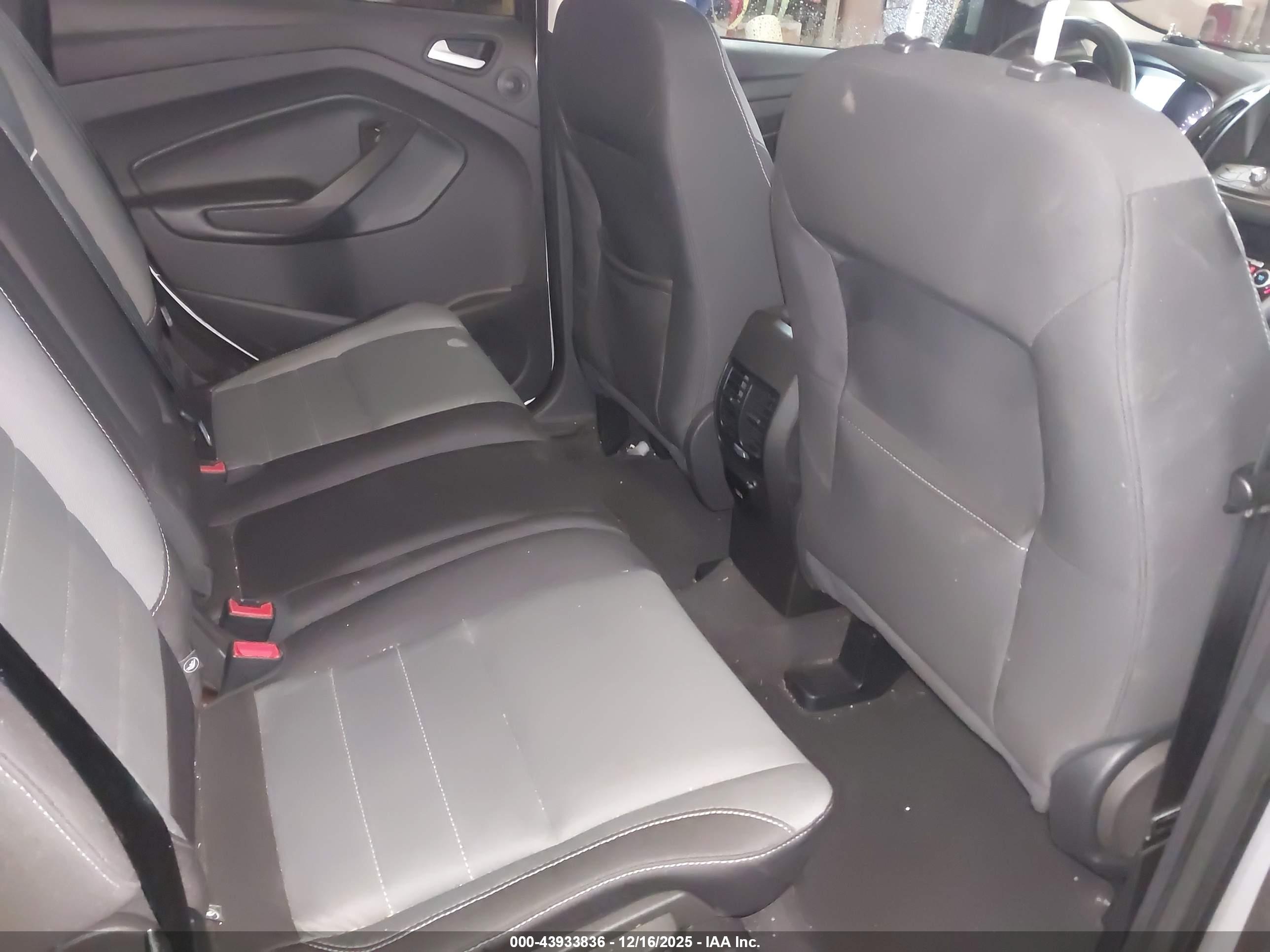 FORD ESCAPE image 8