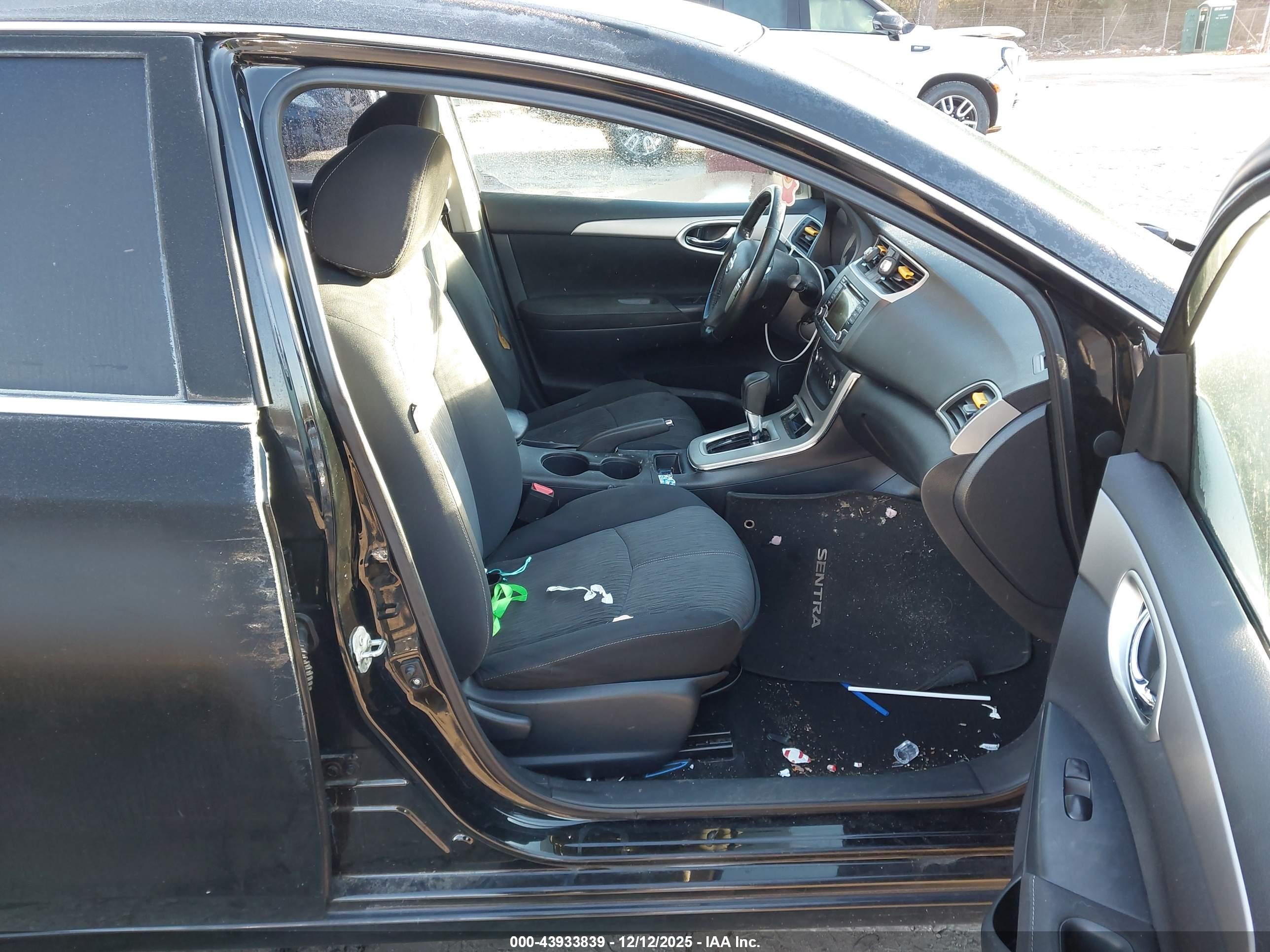 NISSAN SENTRA image 5