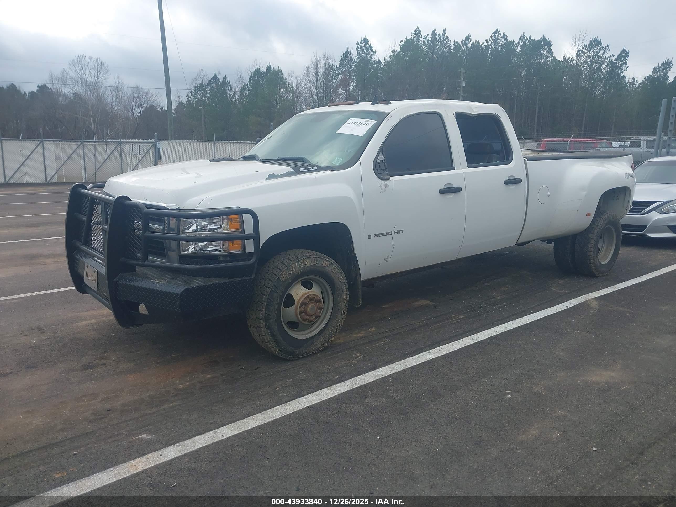 CHEVROLET SILVERADO image 2