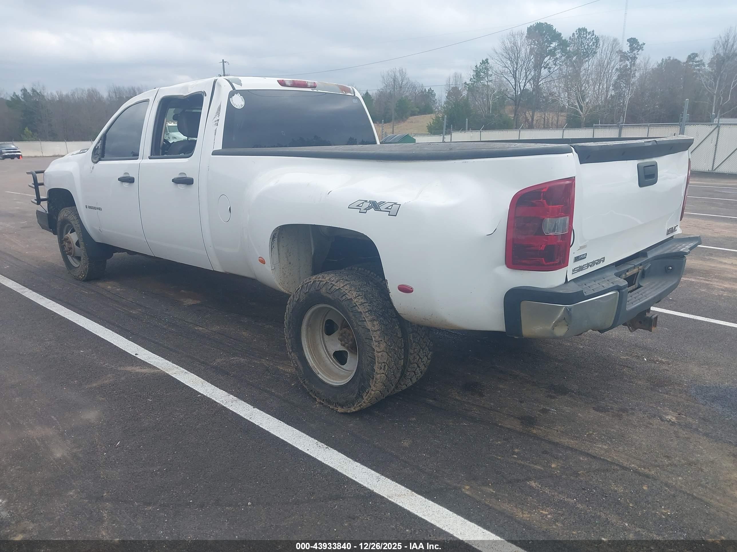 CHEVROLET SILVERADO image 3
