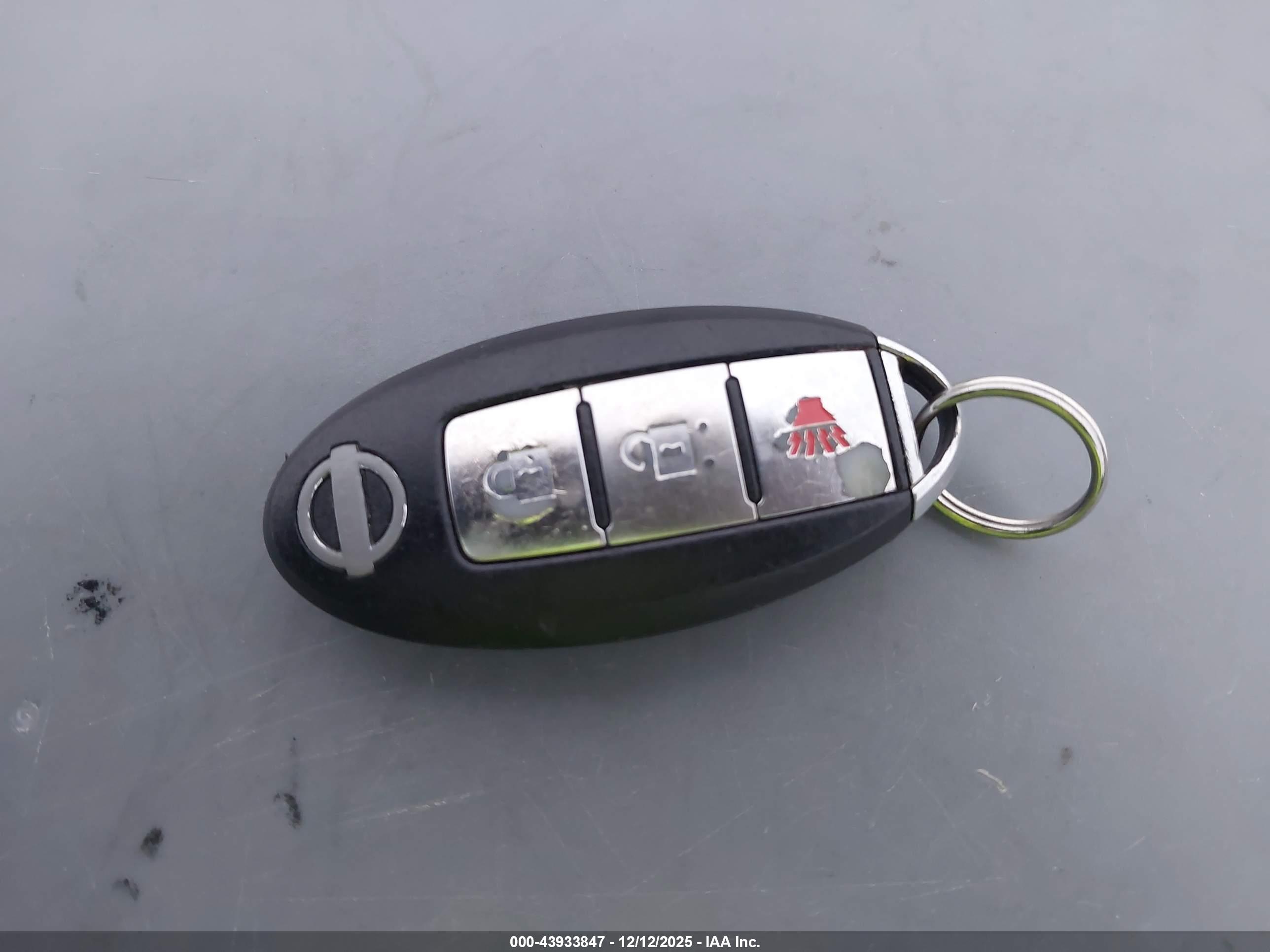 NISSAN ROGUE image 11
