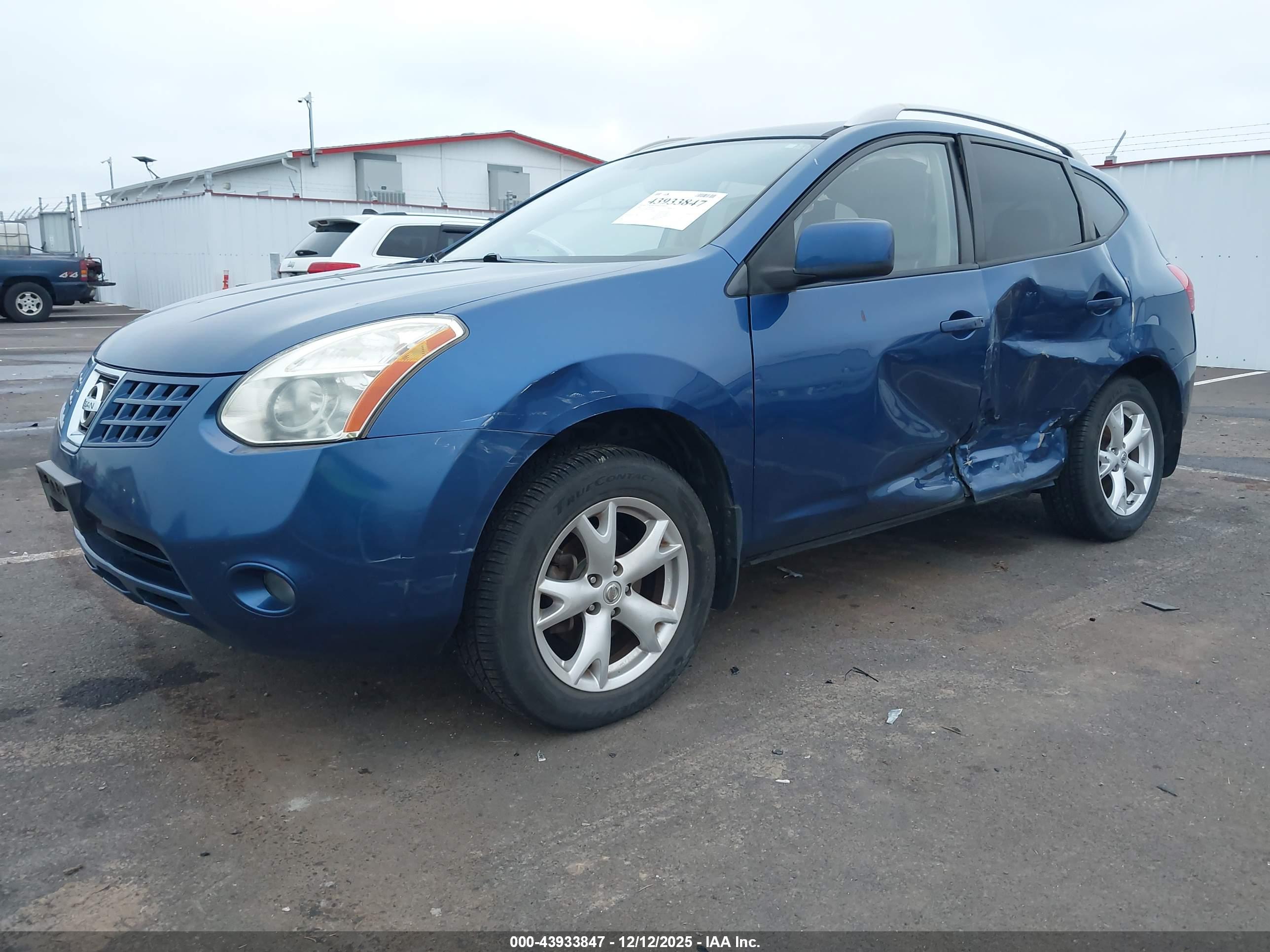 NISSAN ROGUE image 2