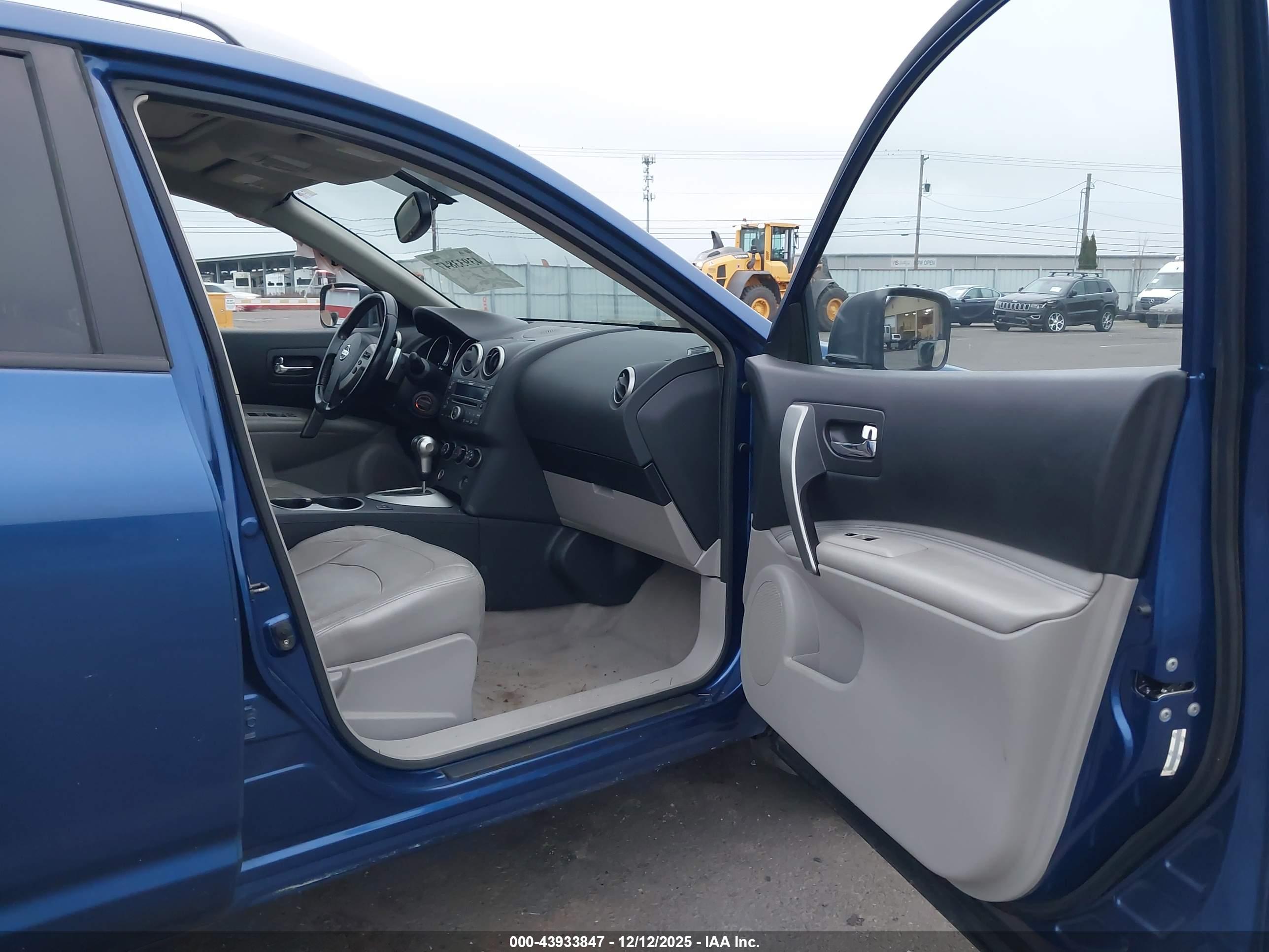NISSAN ROGUE image 5