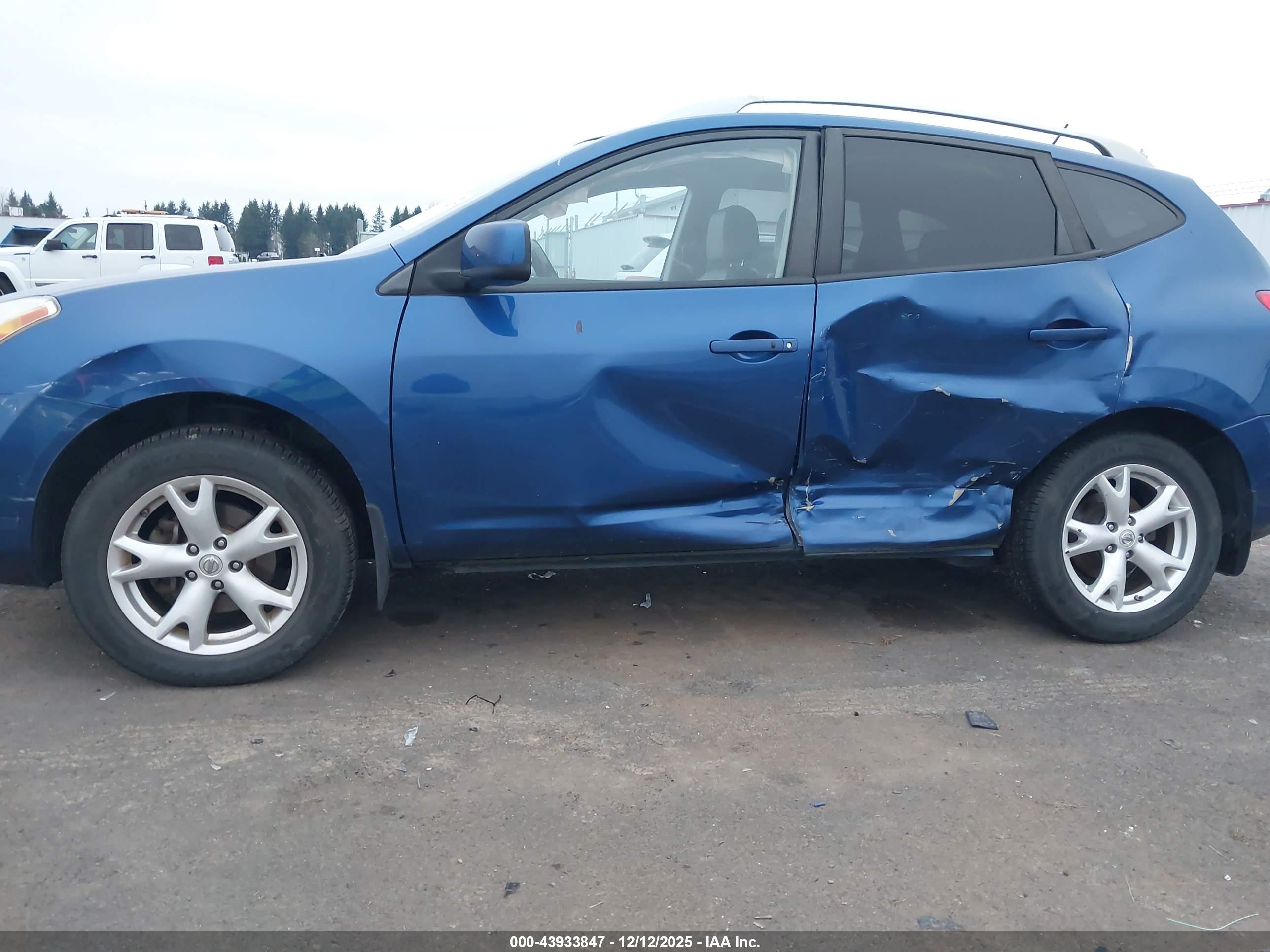 NISSAN ROGUE image 6