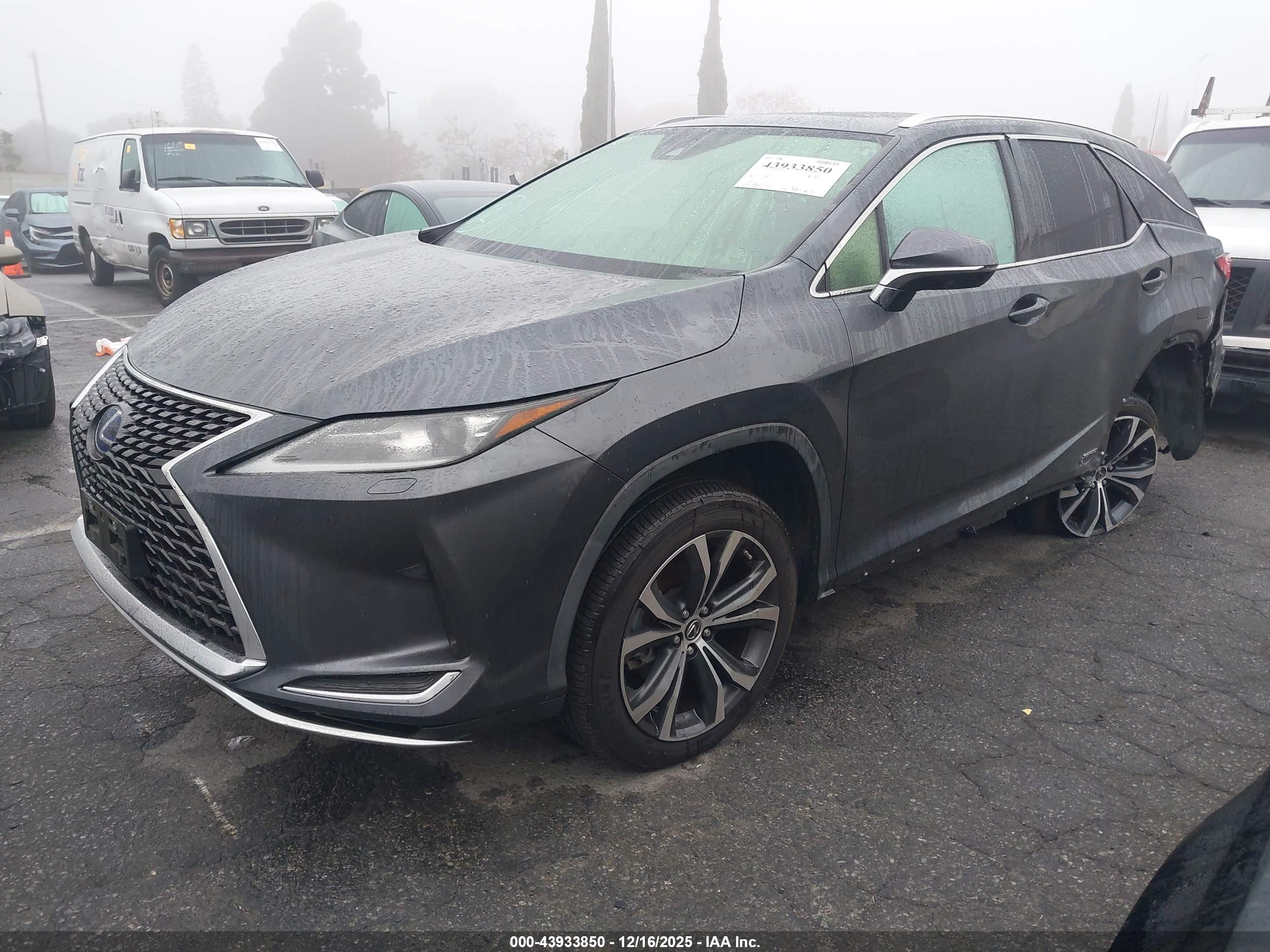 LEXUS RX image 2
