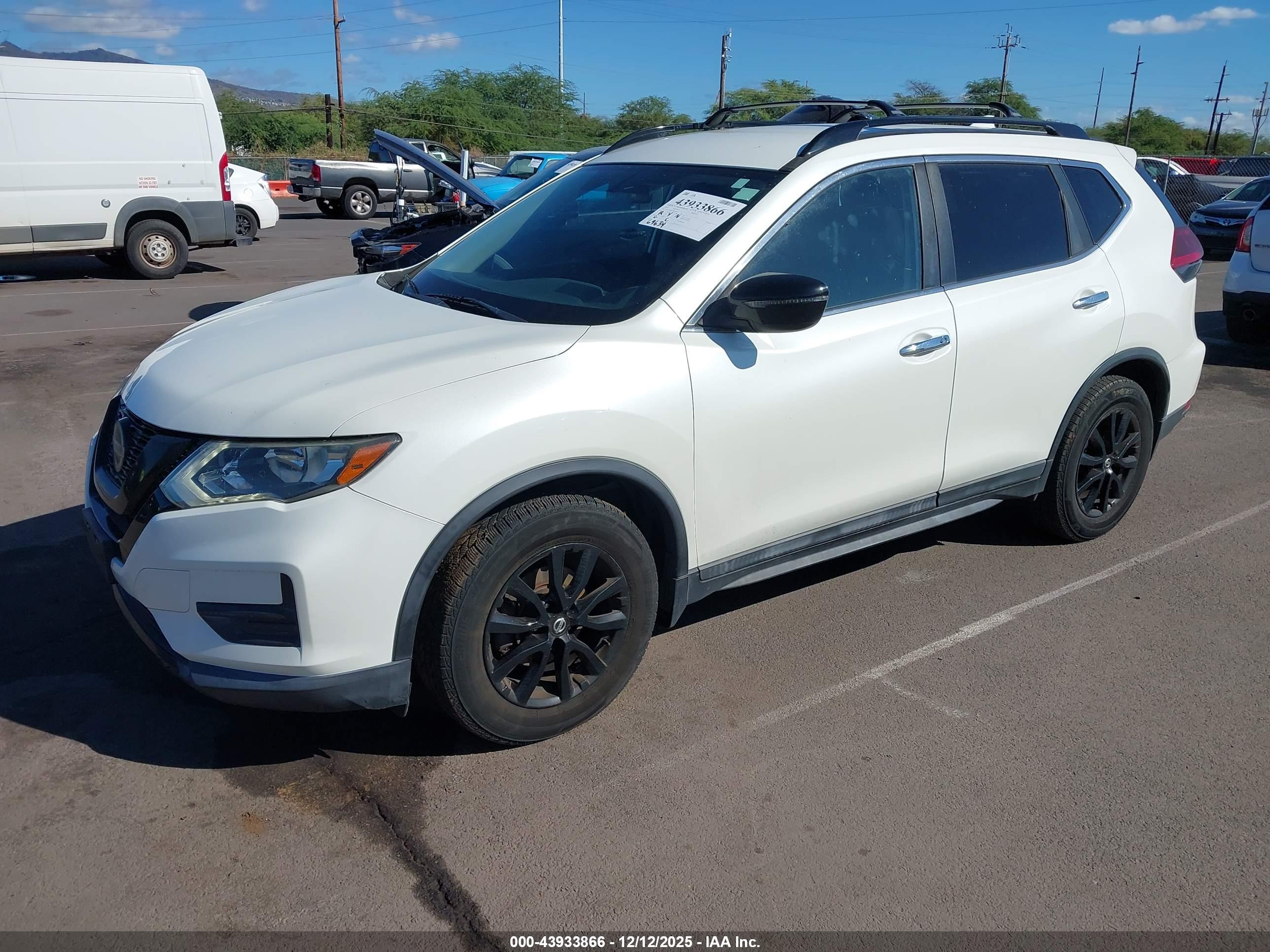 NISSAN ROGUE image 2