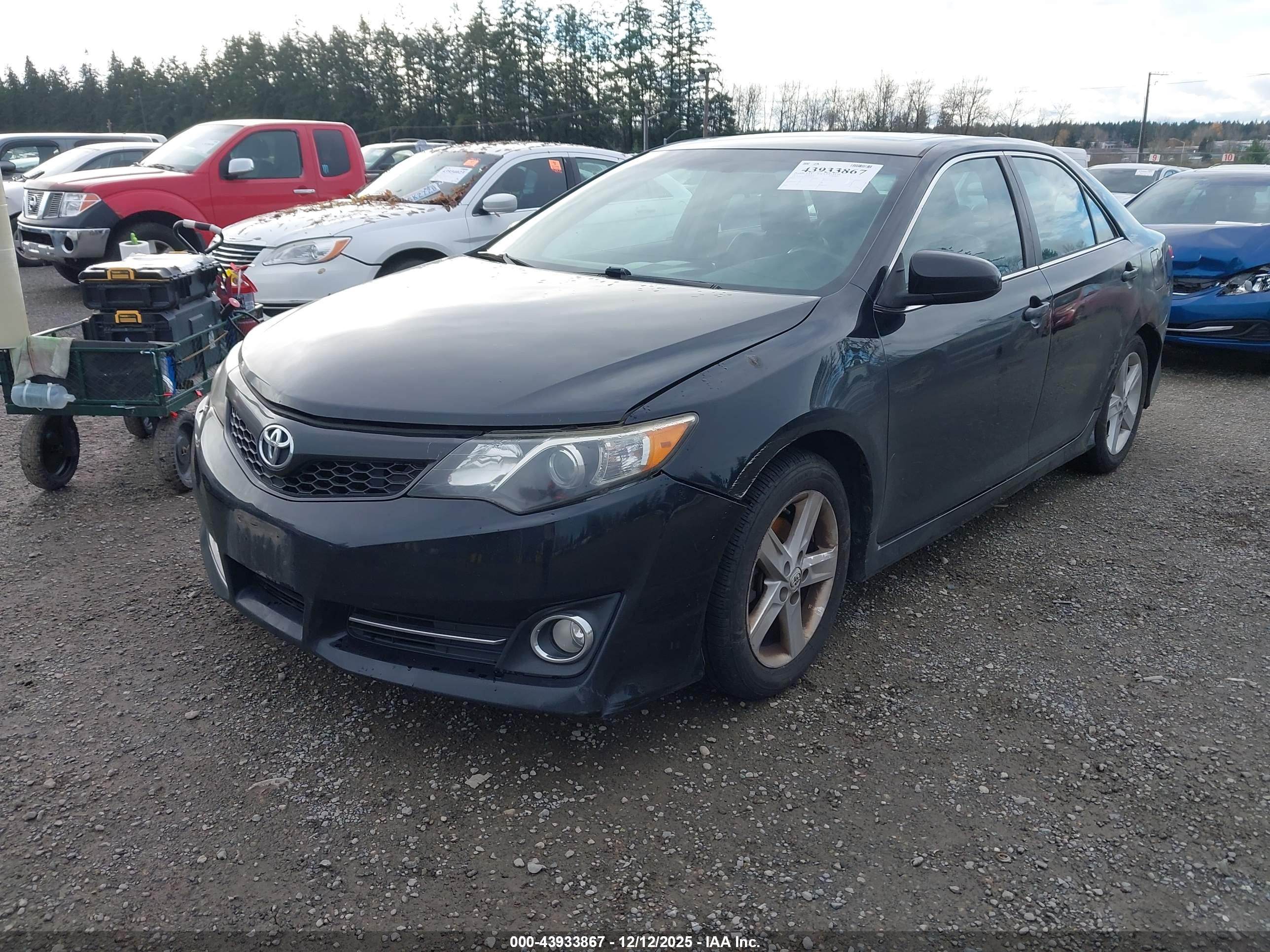 TOYOTA CAMRY image 2