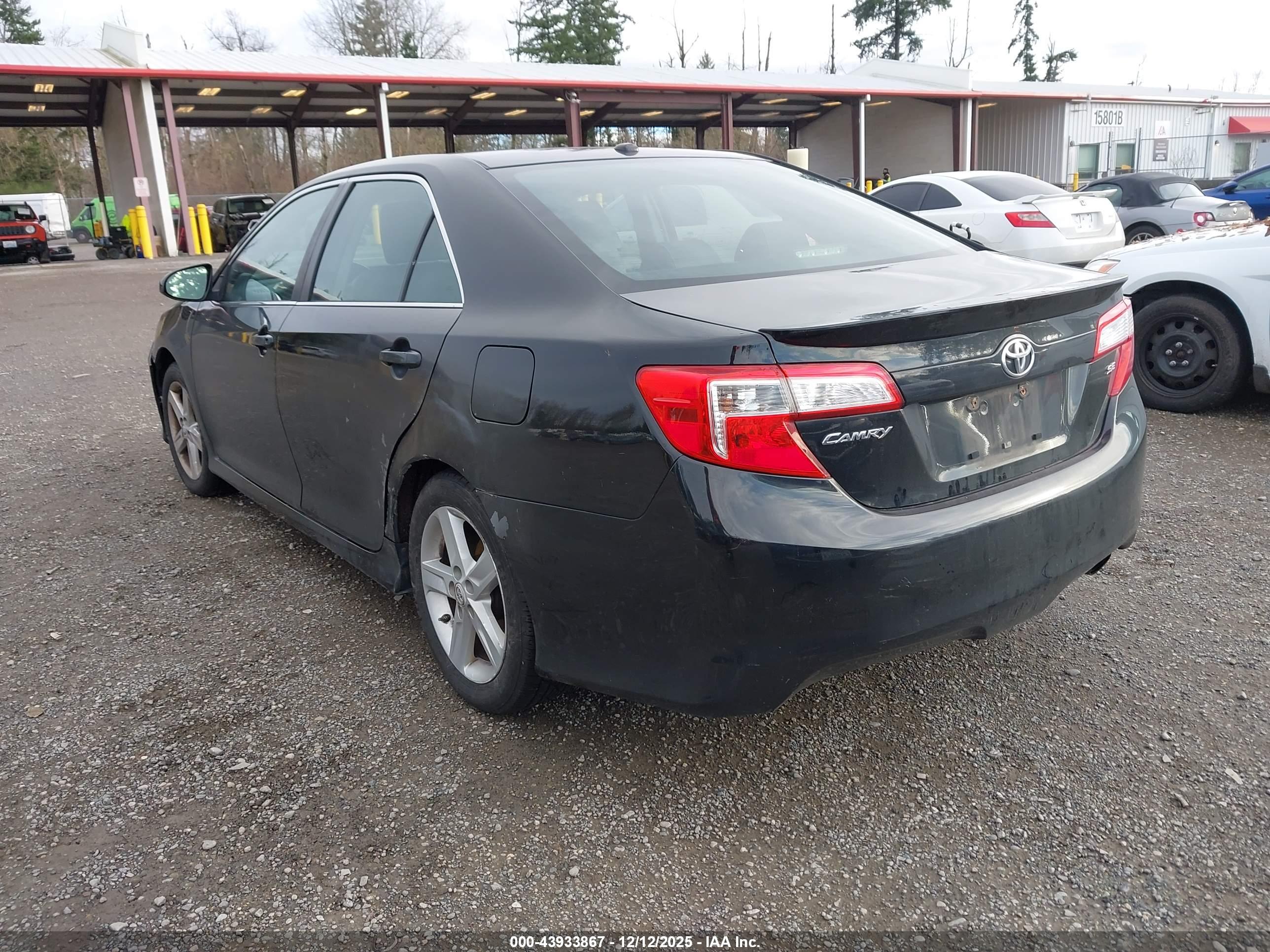 TOYOTA CAMRY image 3