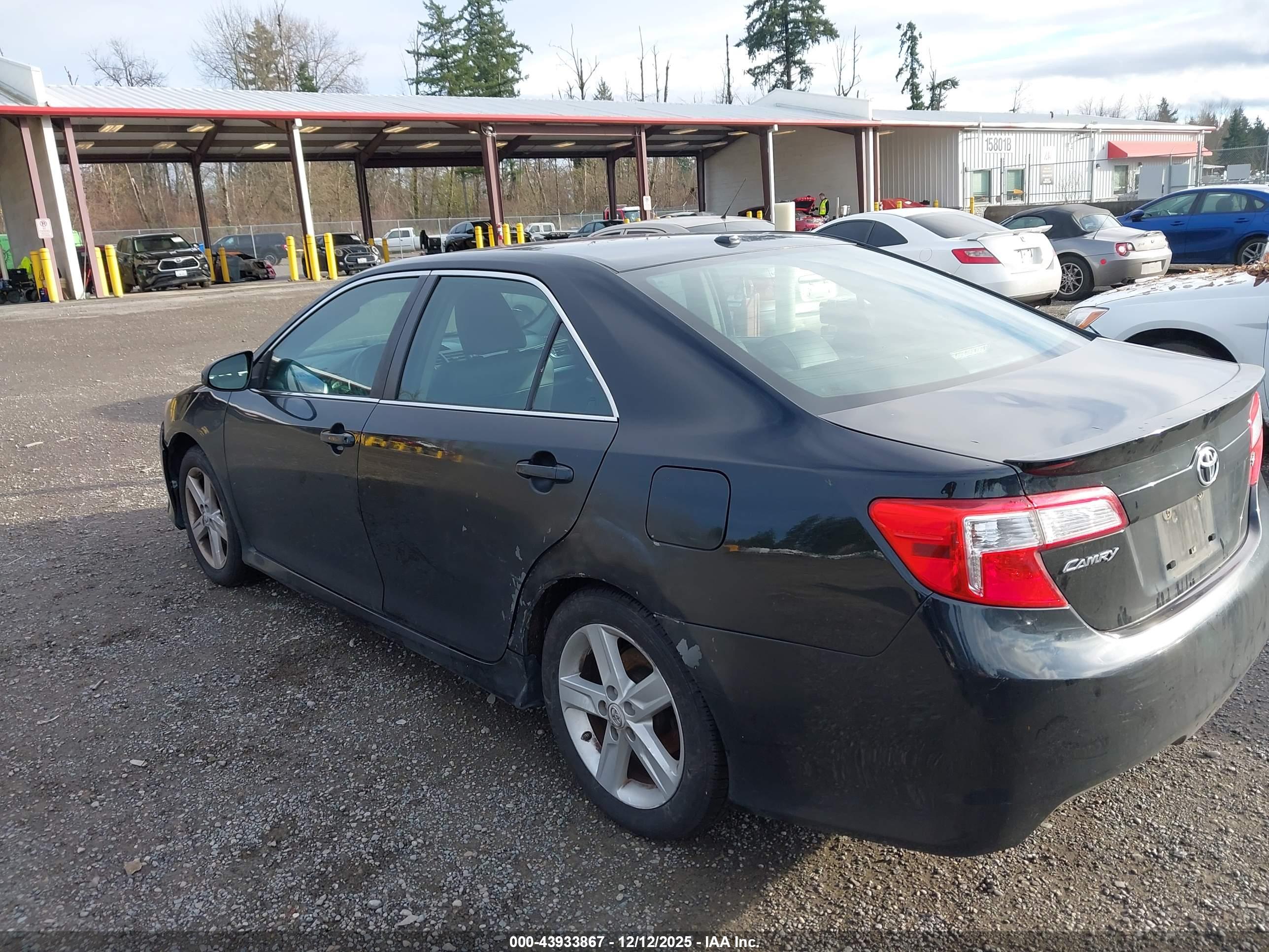 TOYOTA CAMRY image 6