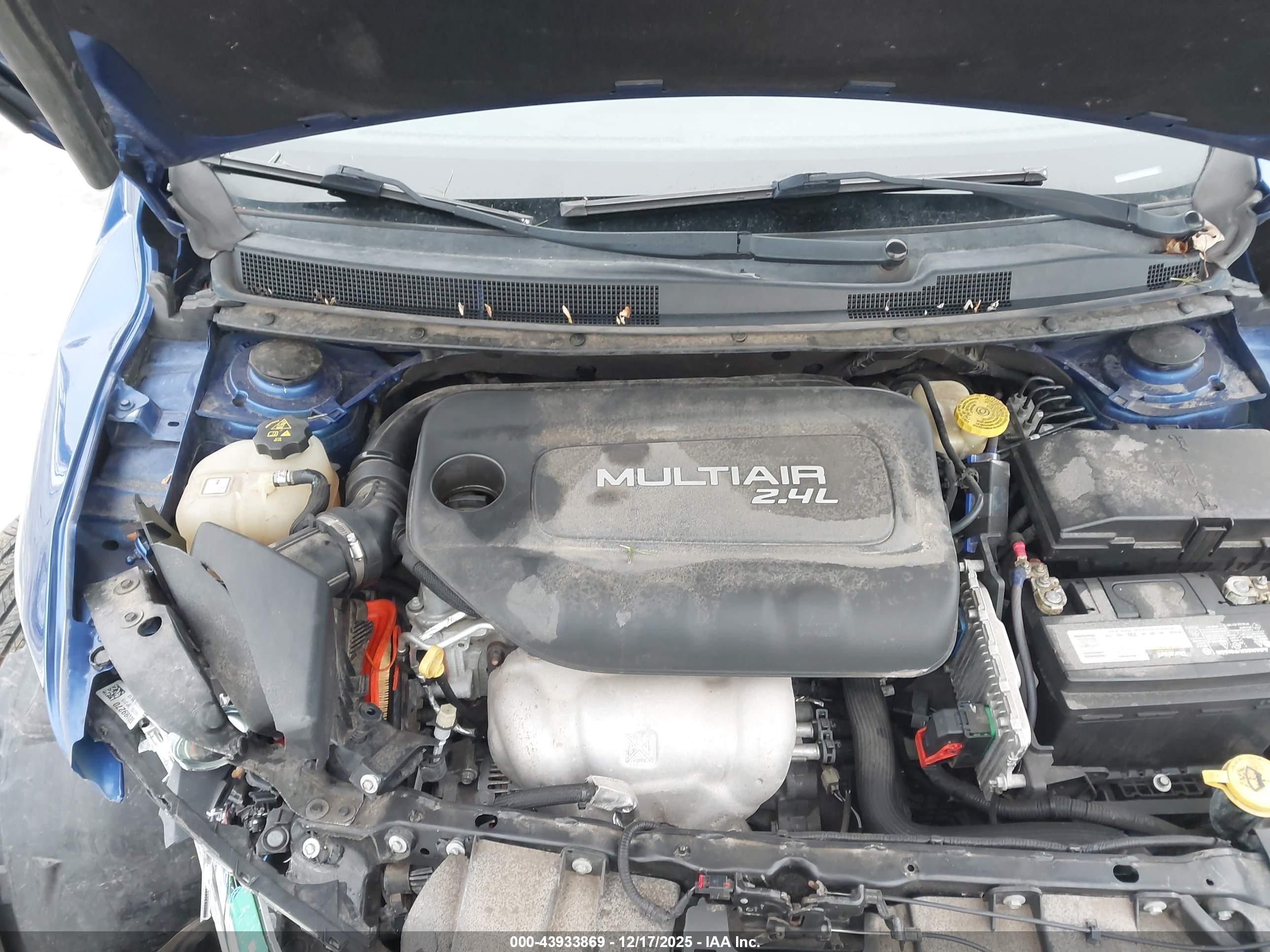 CHRYSLER 200 image 10