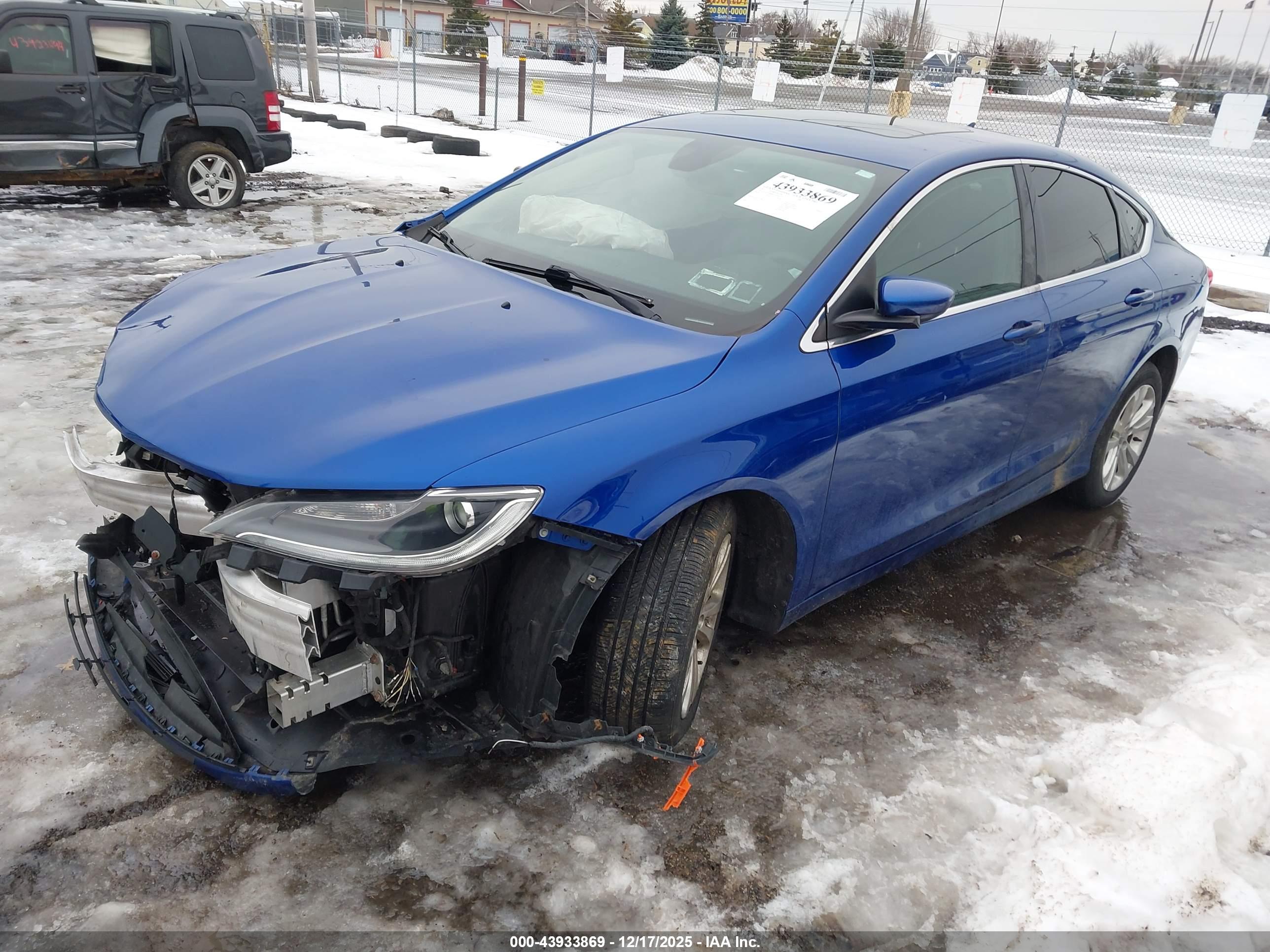 CHRYSLER 200 image 2