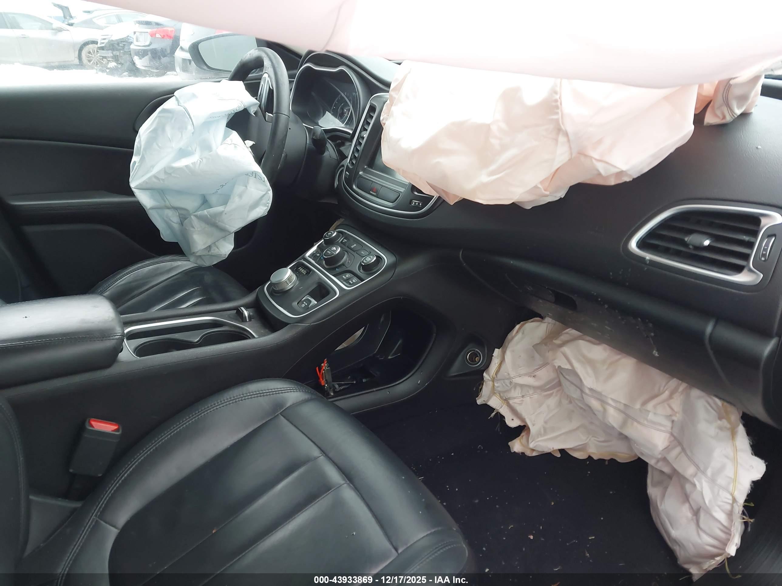 CHRYSLER 200 image 5