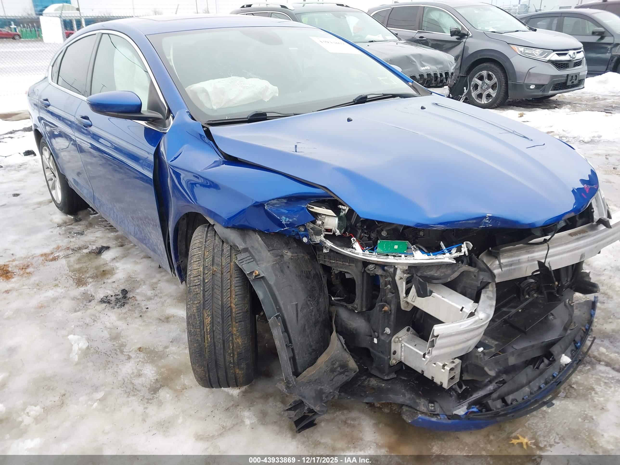 CHRYSLER 200 image 6
