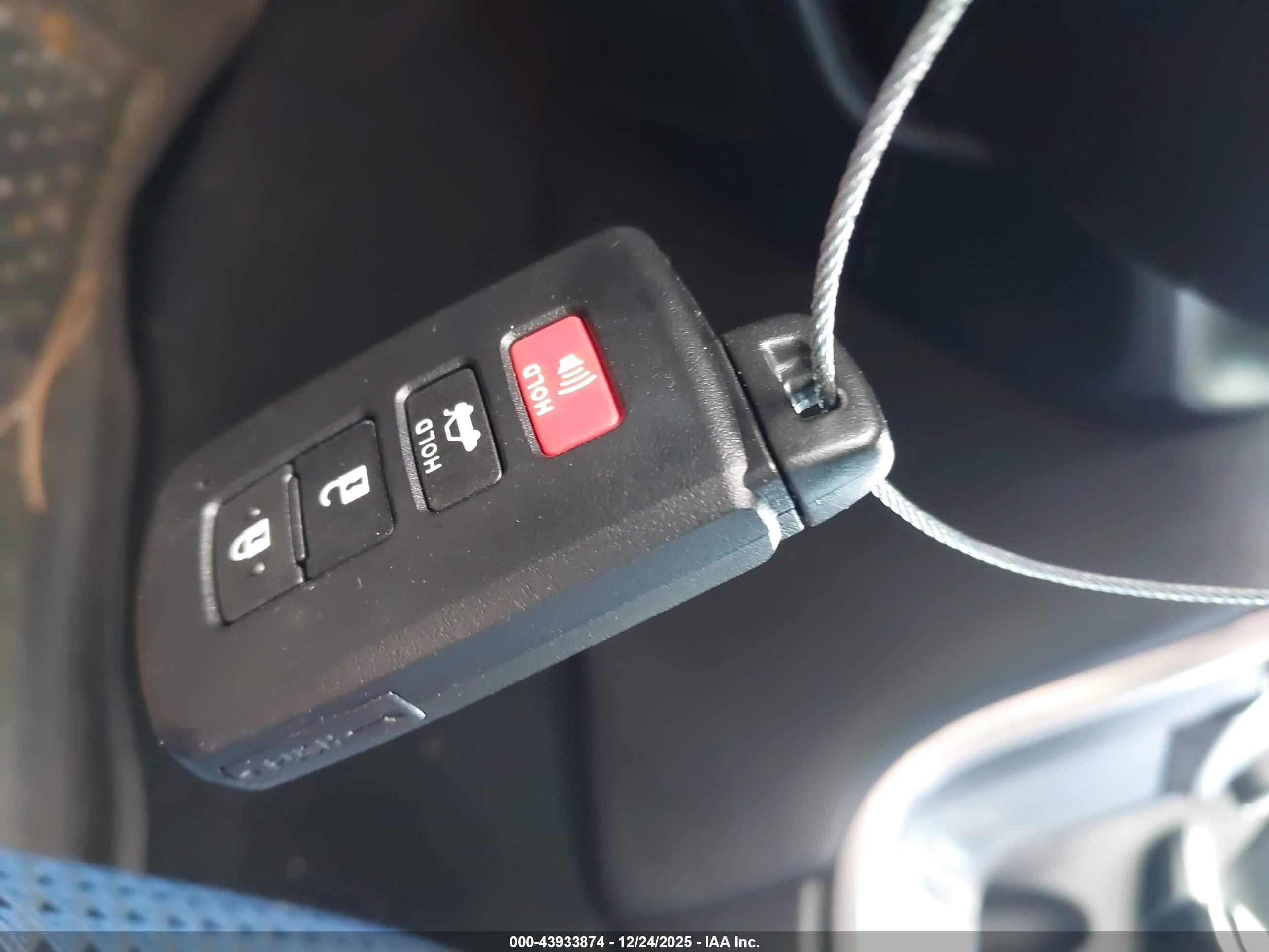 TOYOTA CAMRY image 11