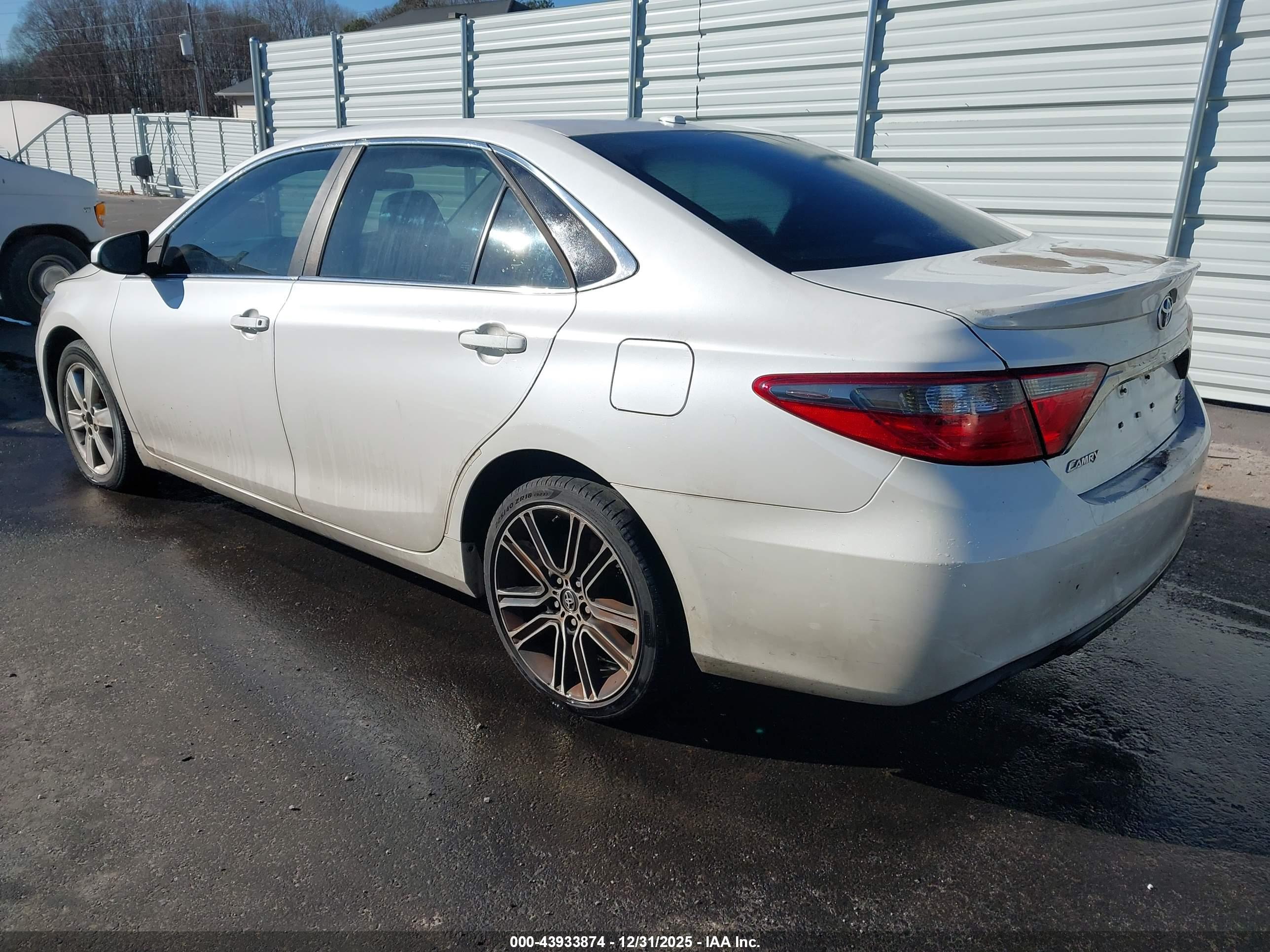 TOYOTA CAMRY image 3