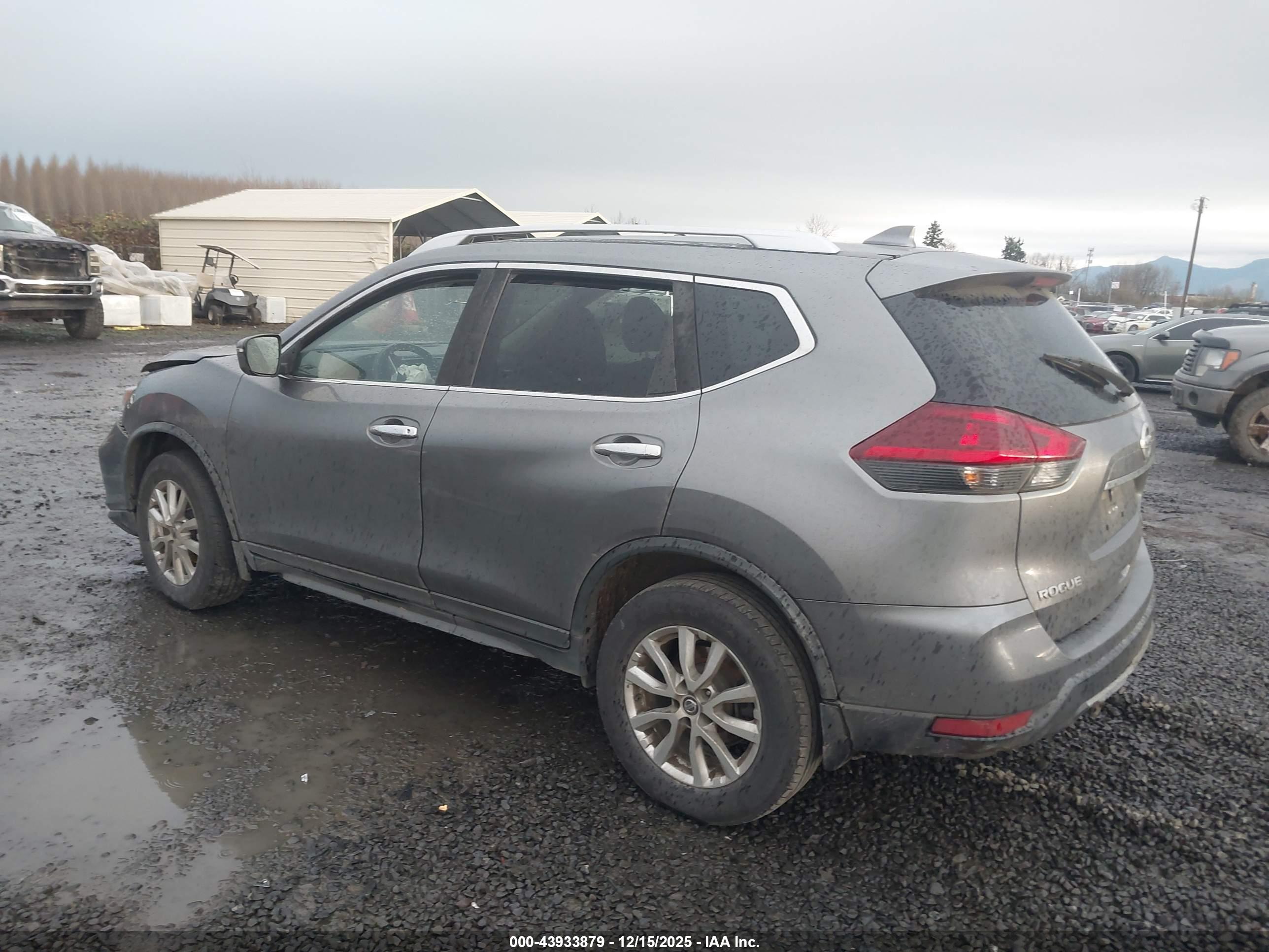 NISSAN ROGUE image 3