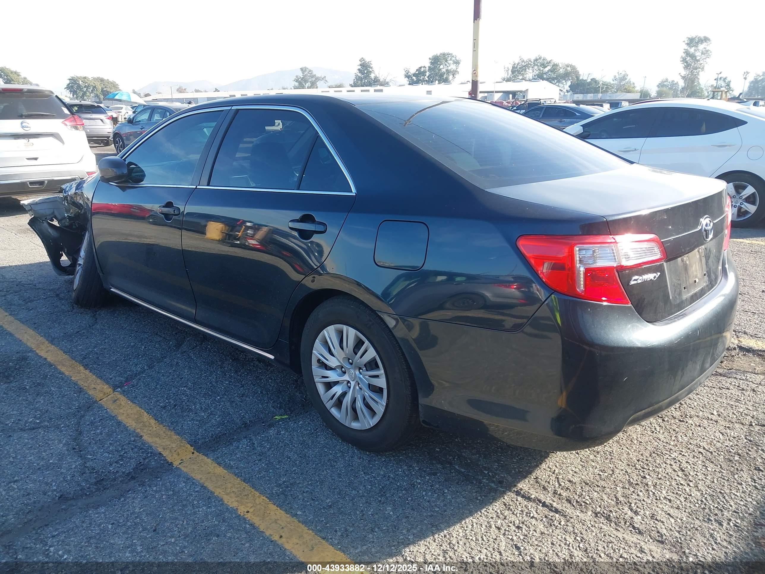 TOYOTA CAMRY image 3