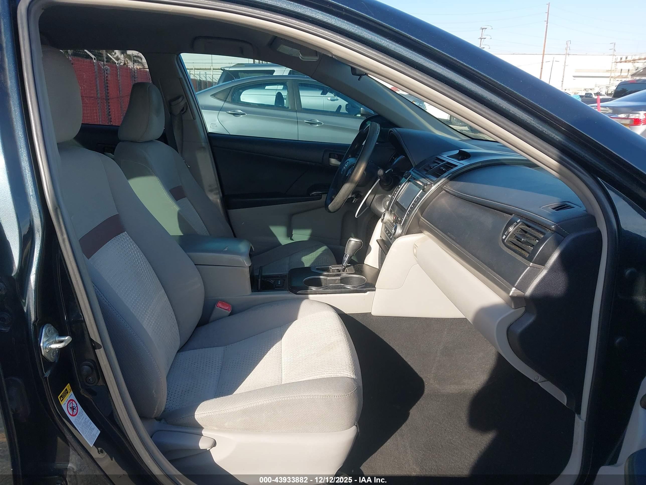 TOYOTA CAMRY image 5