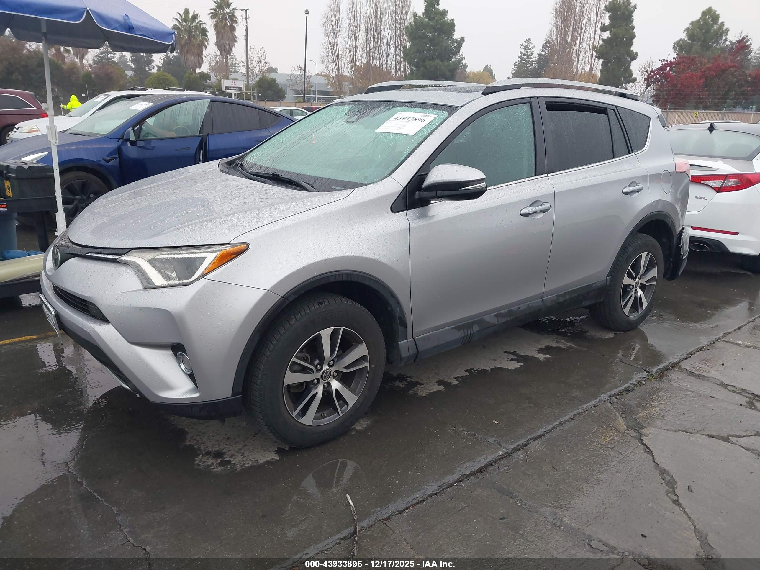 TOYOTA RAV4 image 2