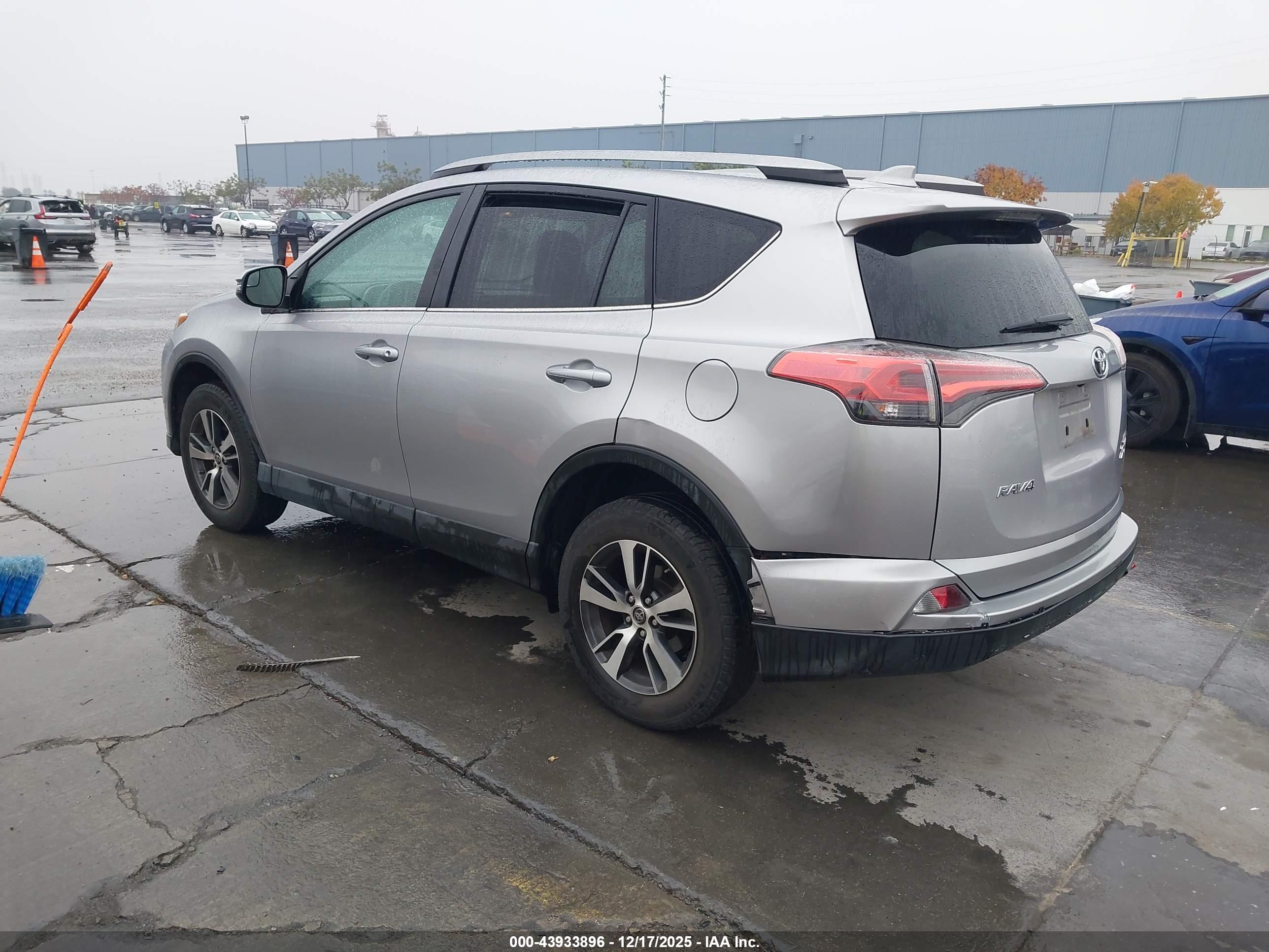 TOYOTA RAV4 image 3