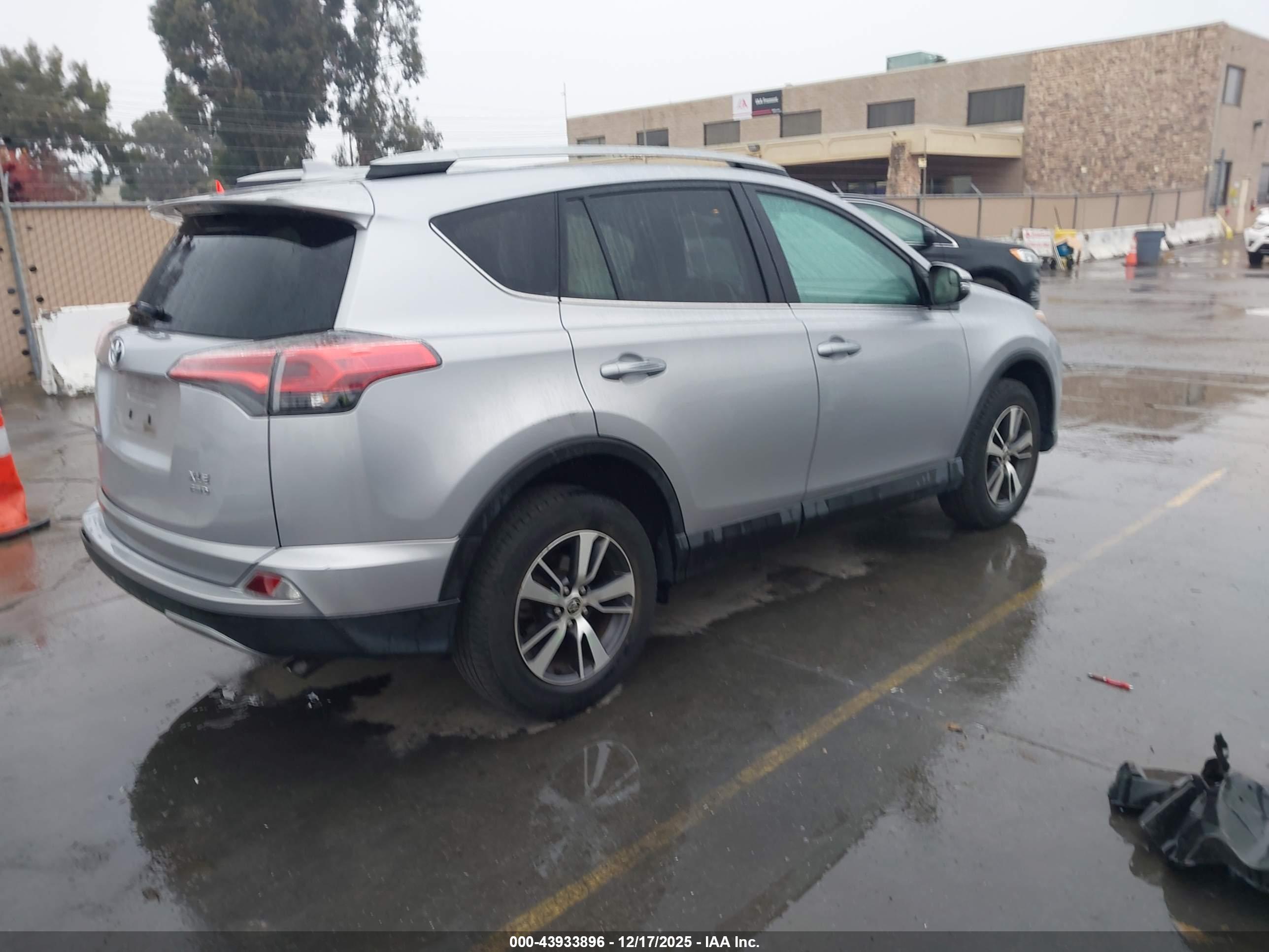 TOYOTA RAV4 image 4