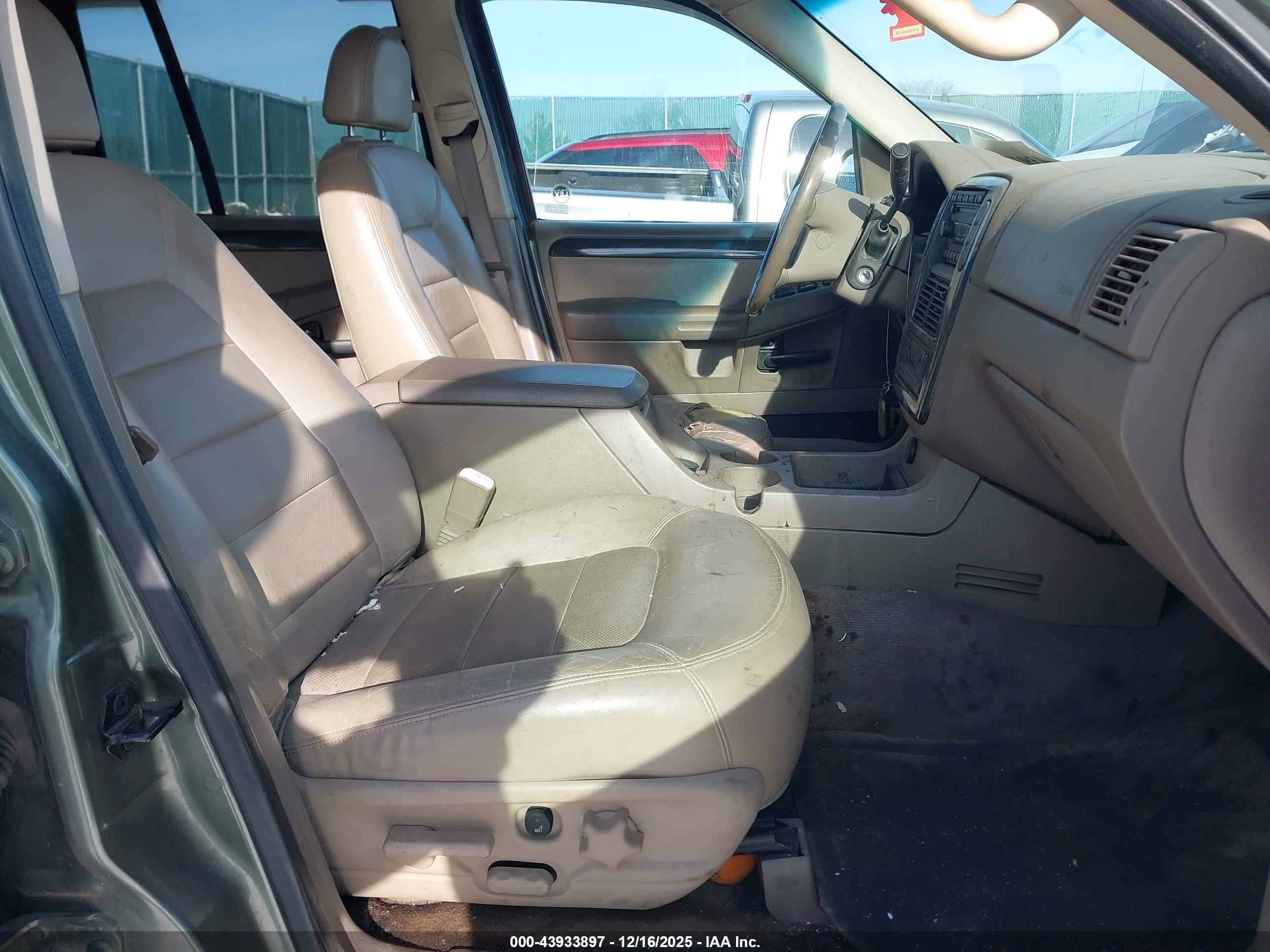 FORD EXPLORER image 5