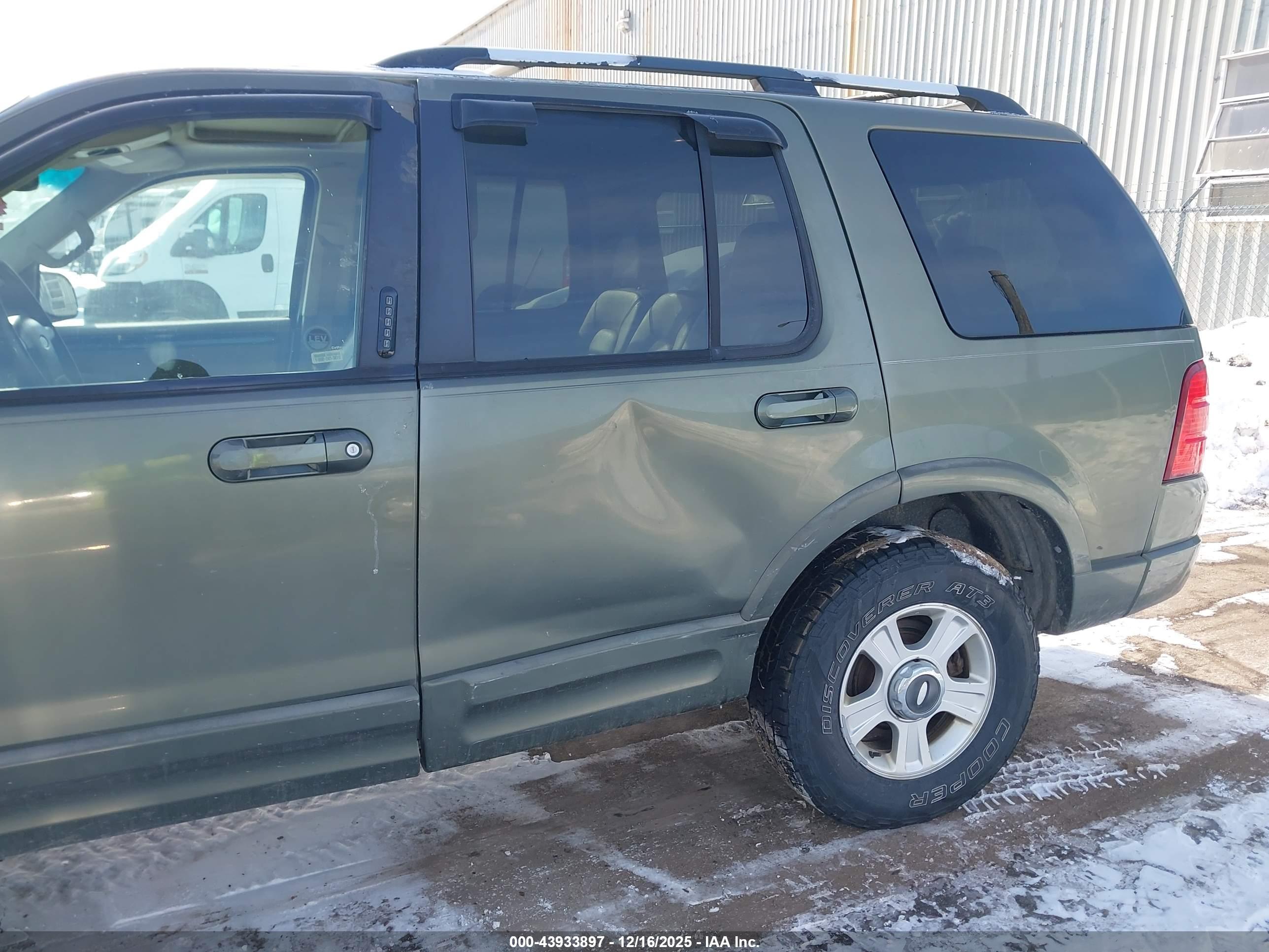 FORD EXPLORER image 6