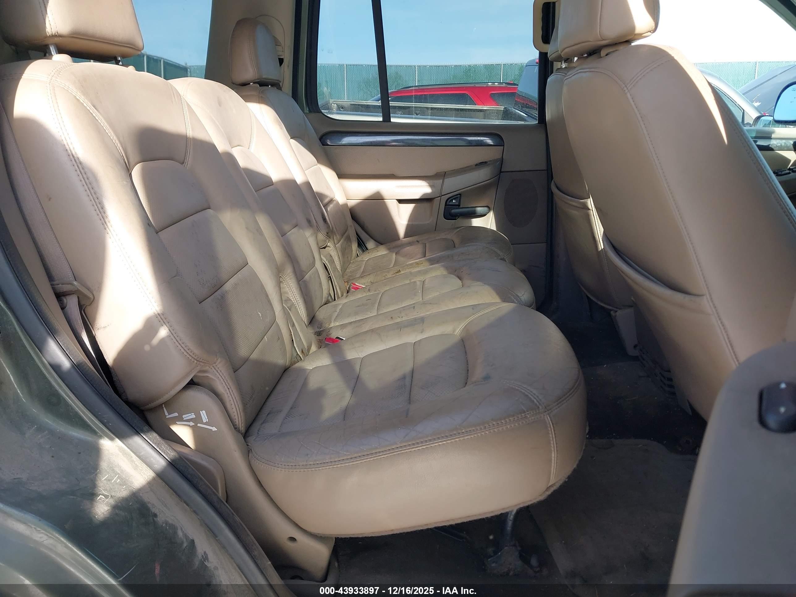 FORD EXPLORER image 8