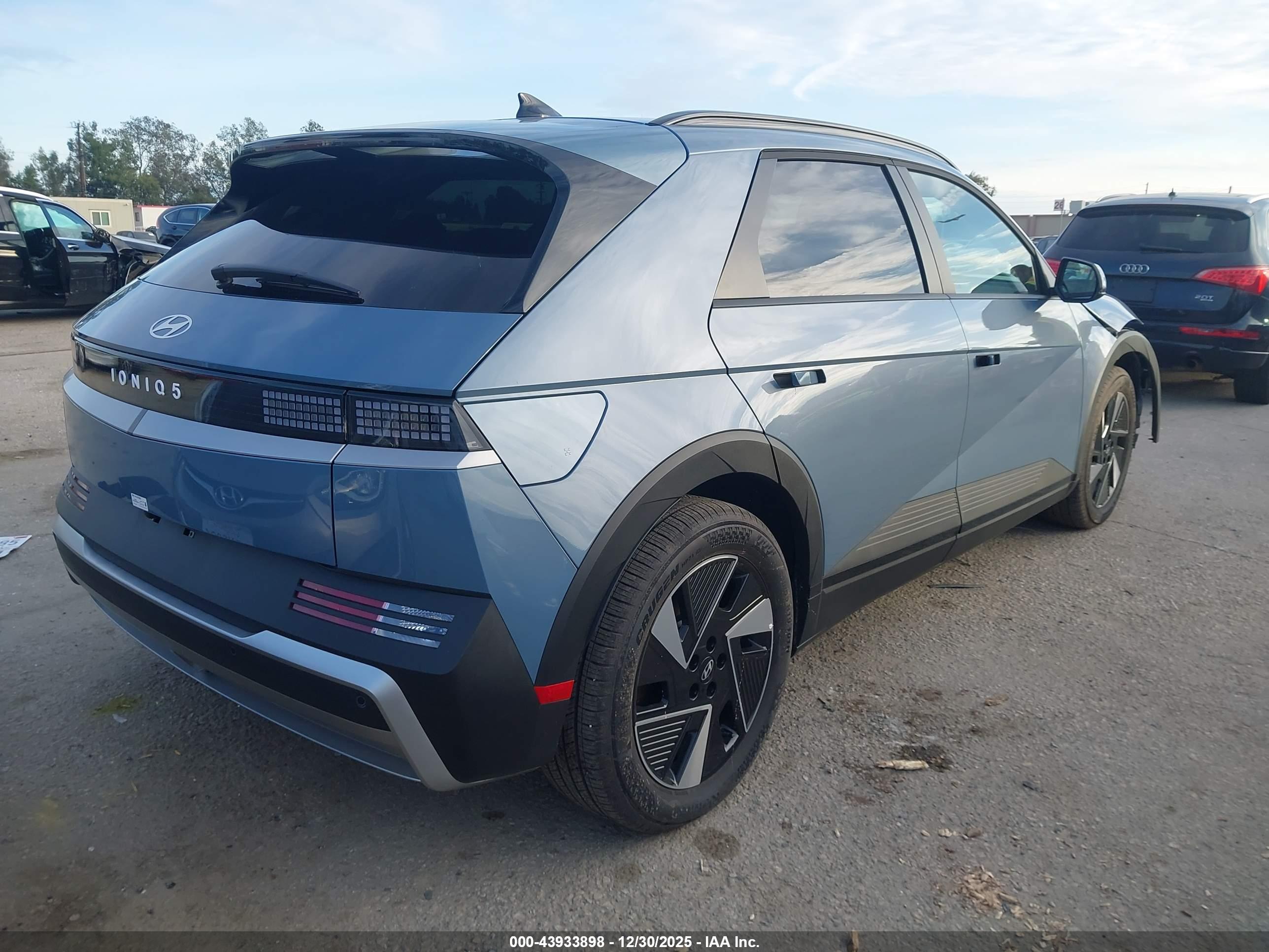 HYUNDAI IONIQ image 4