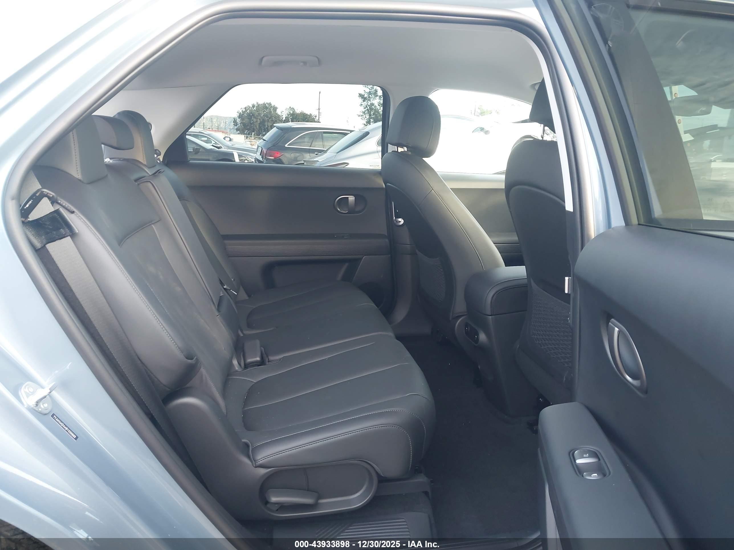 HYUNDAI IONIQ image 8