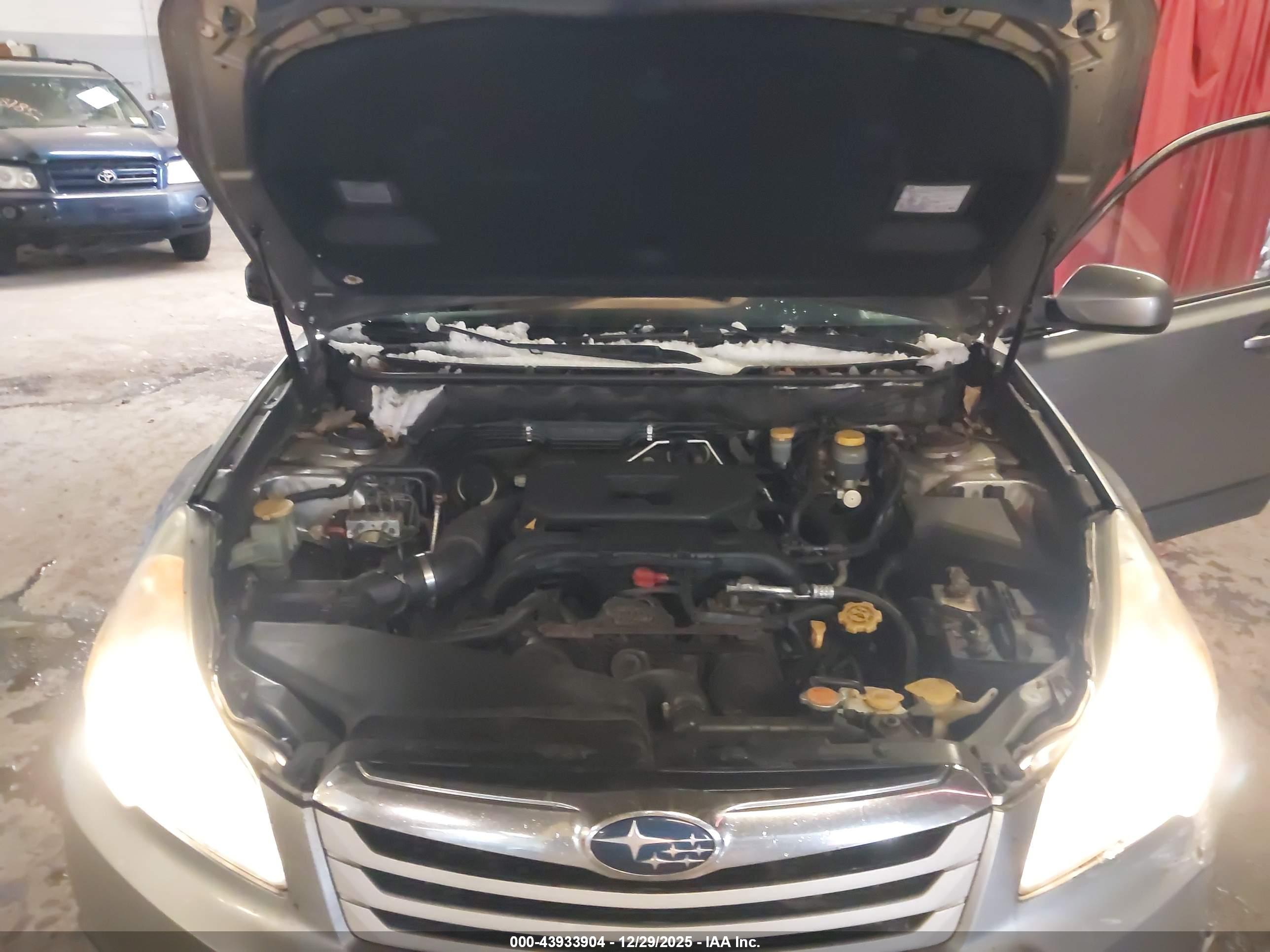 SUBARU OUTBACK image 10
