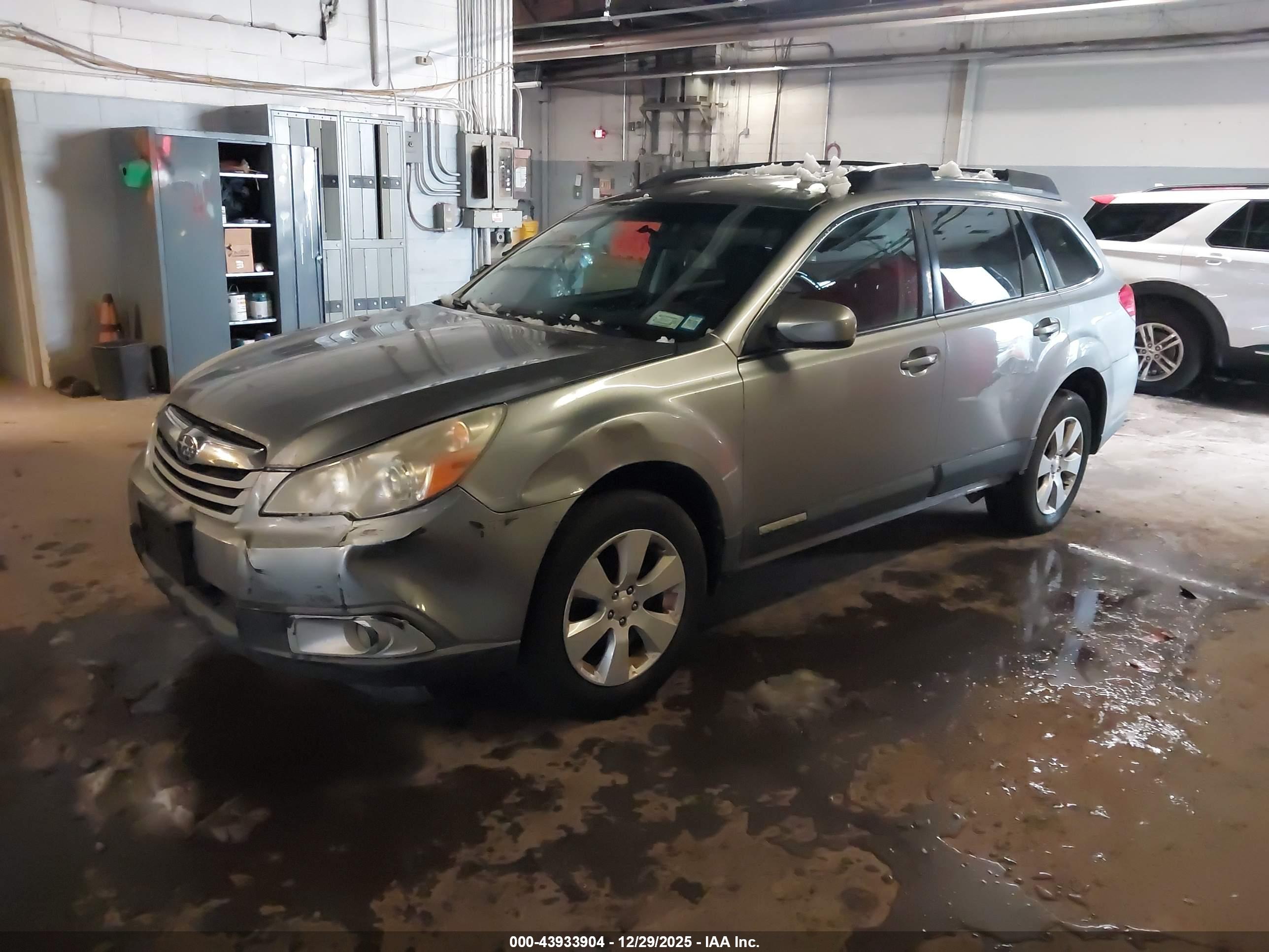 SUBARU OUTBACK image 2