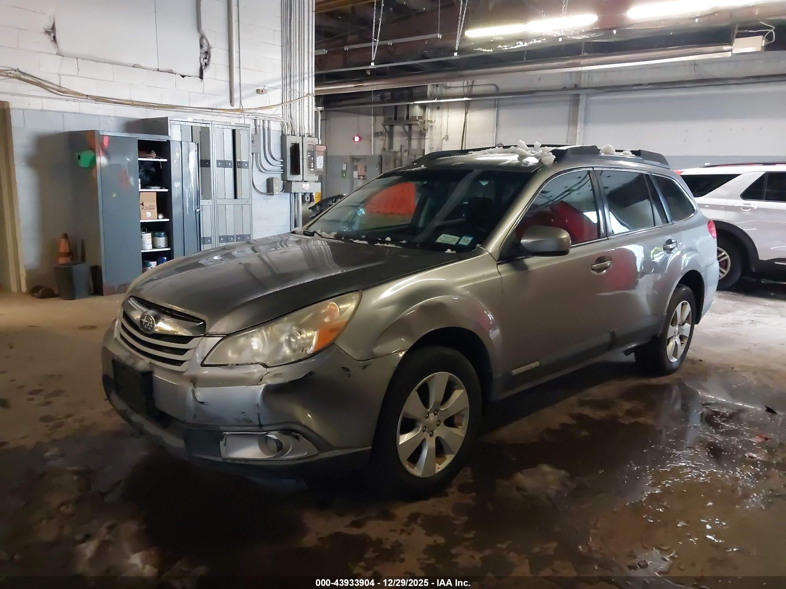 SUBARU OUTBACK image 6