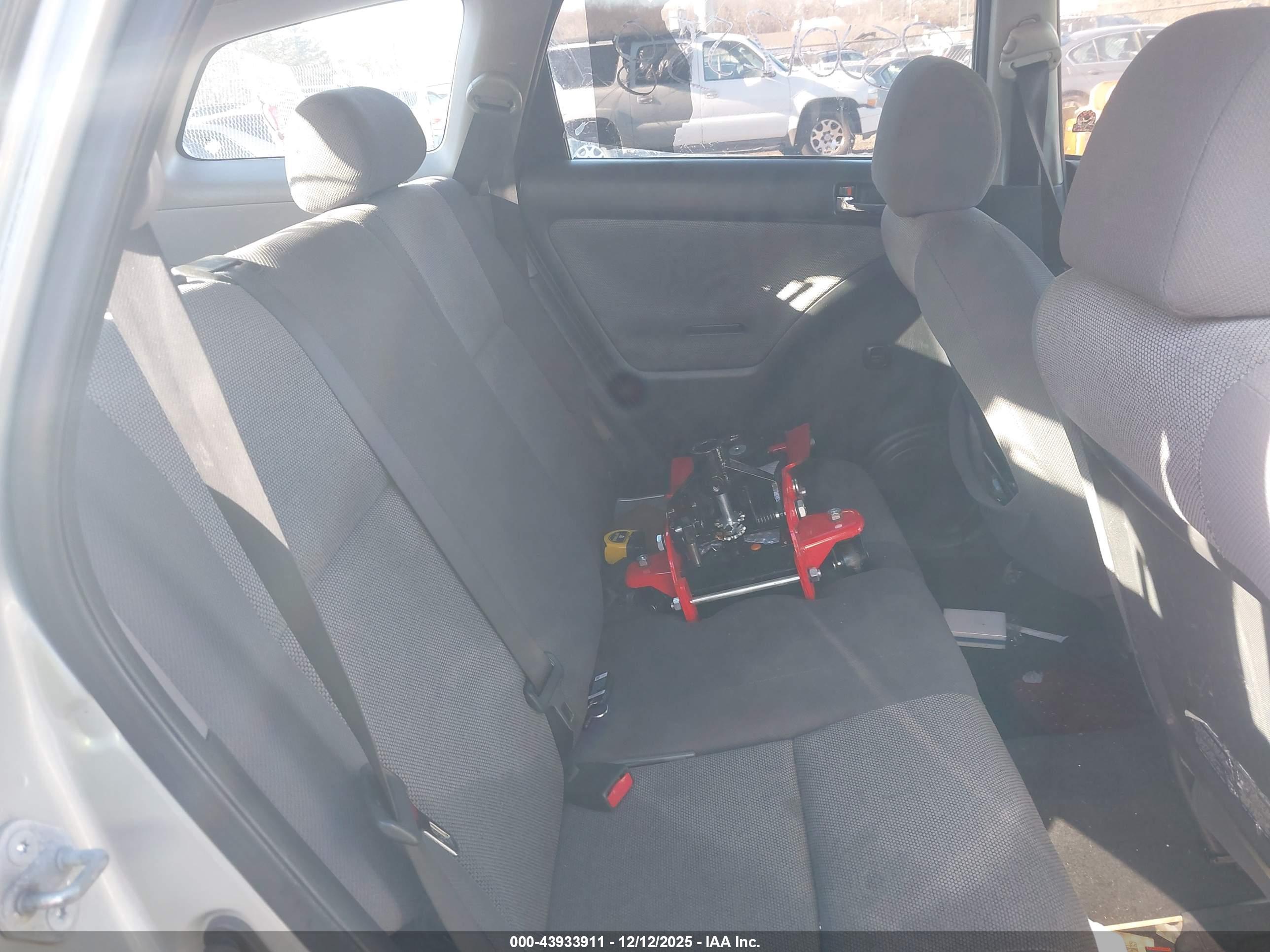 TOYOTA MATRIX image 8