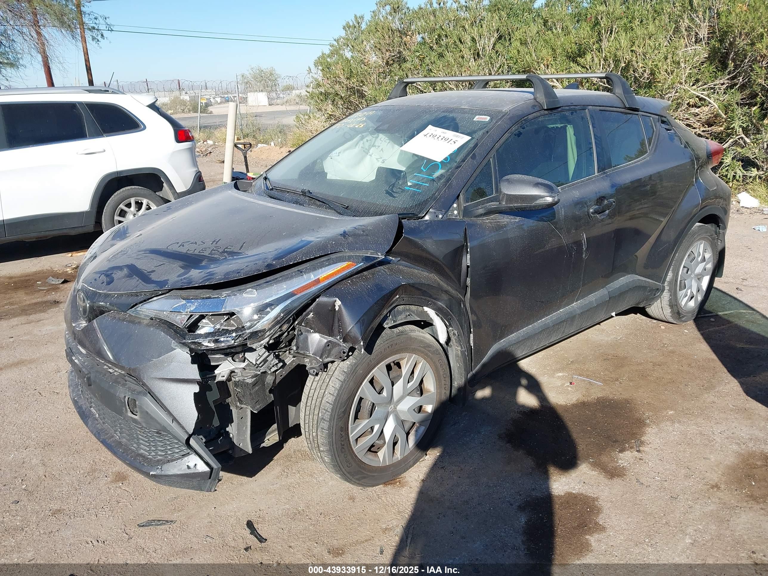 TOYOTA C-HR image 2