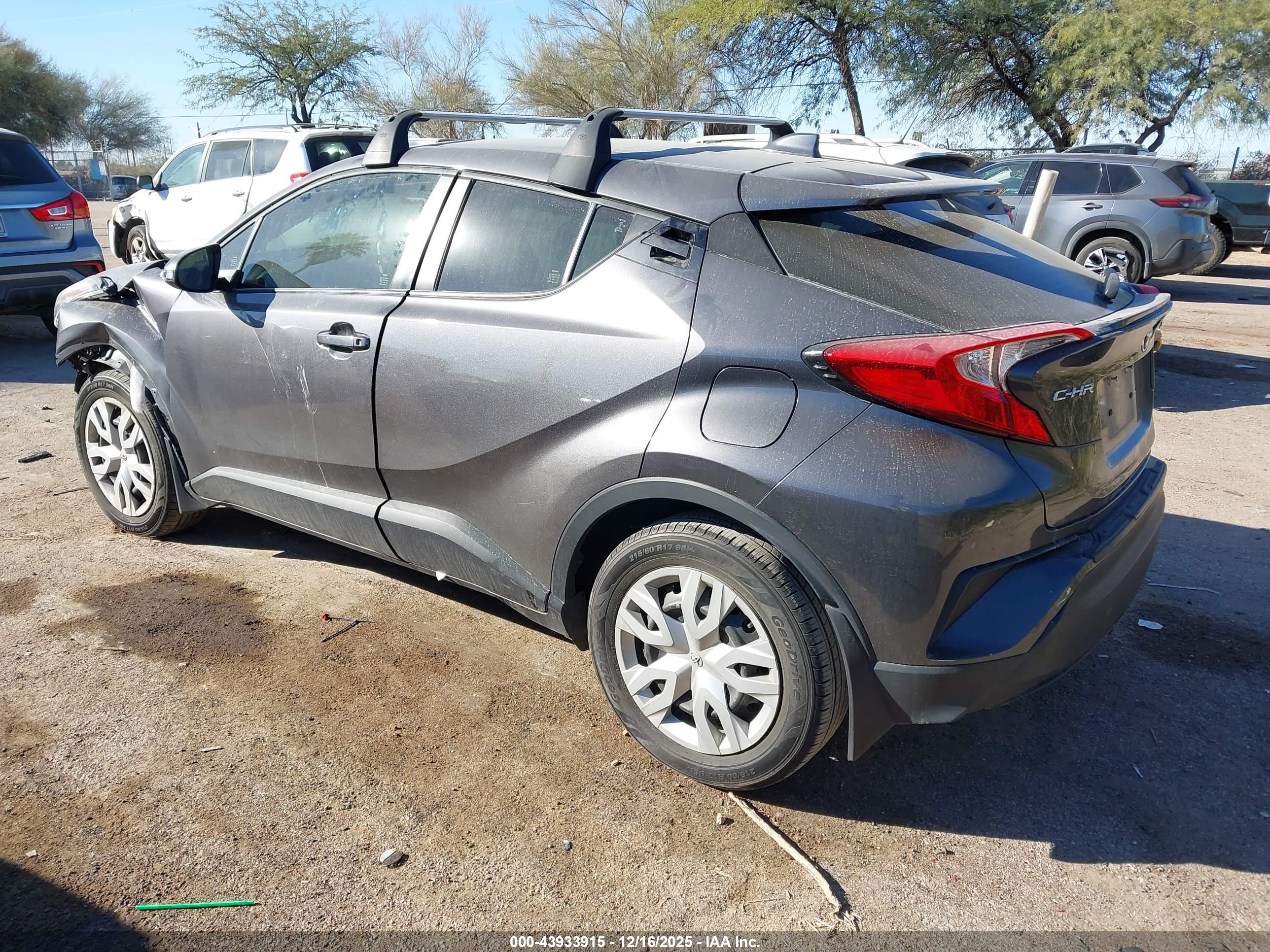 TOYOTA C-HR image 3