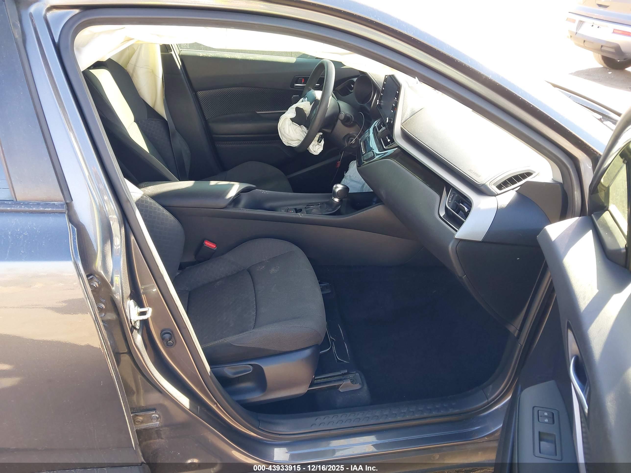TOYOTA C-HR image 5