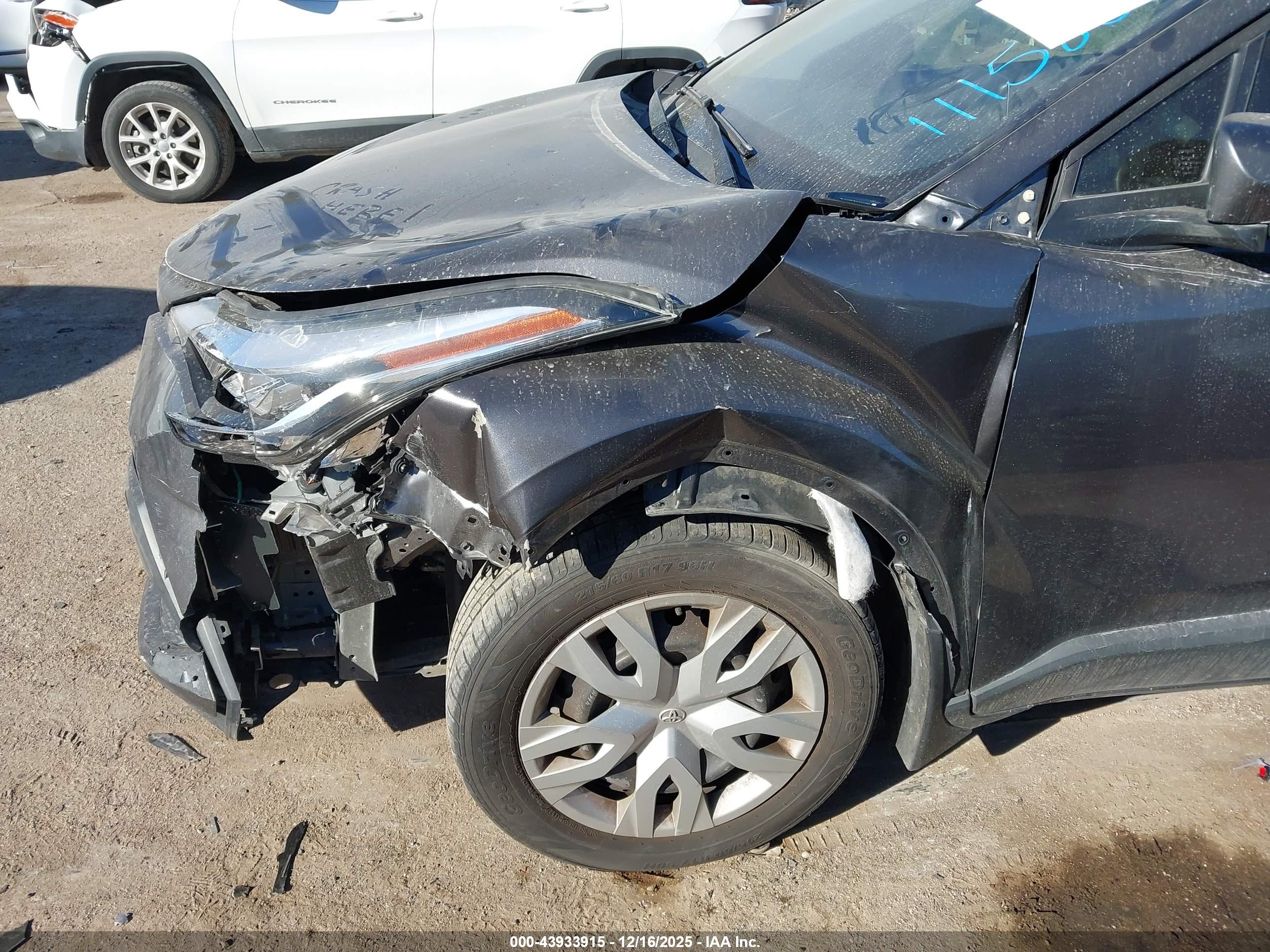 TOYOTA C-HR image 6