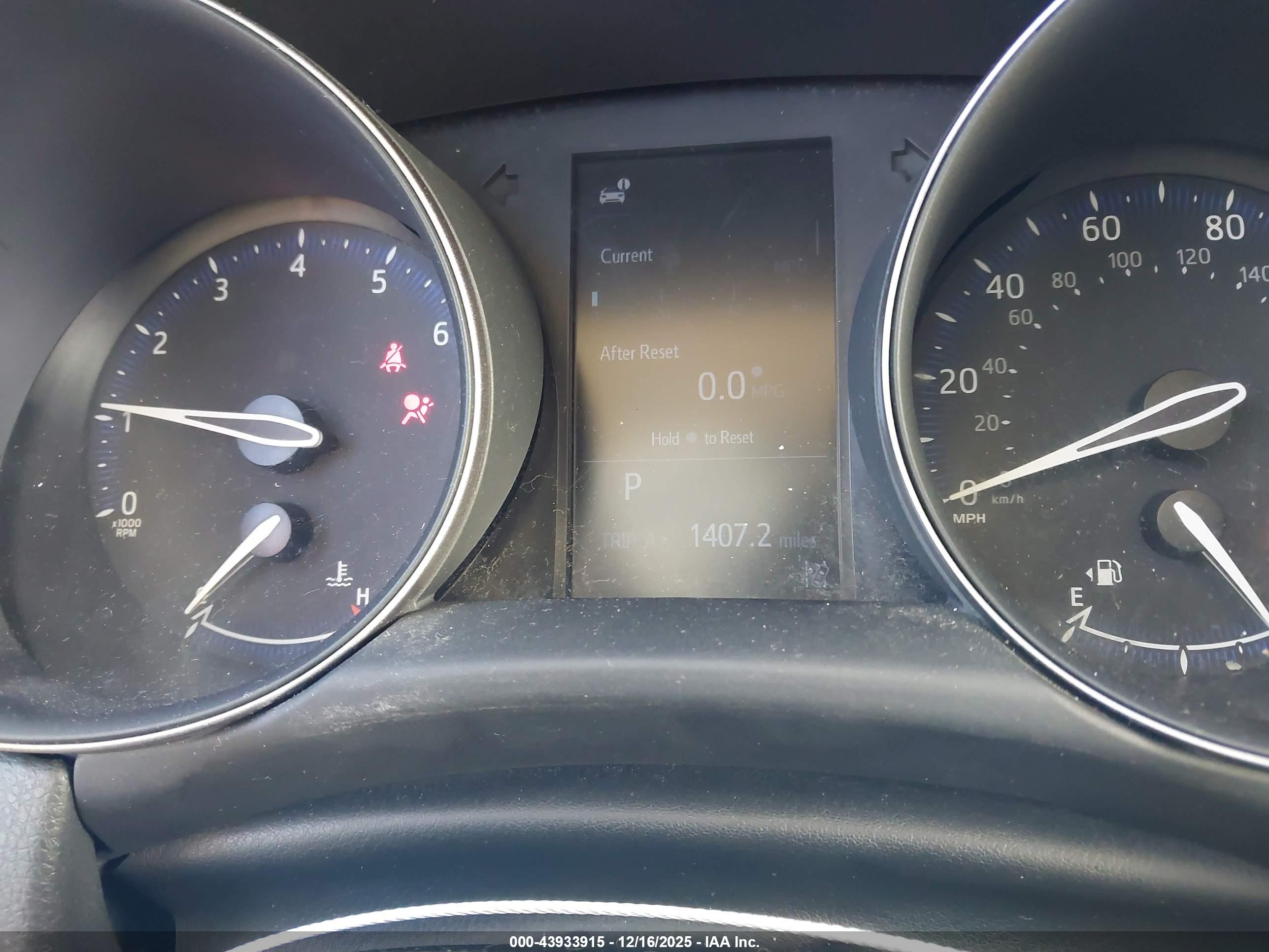 TOYOTA C-HR image 7