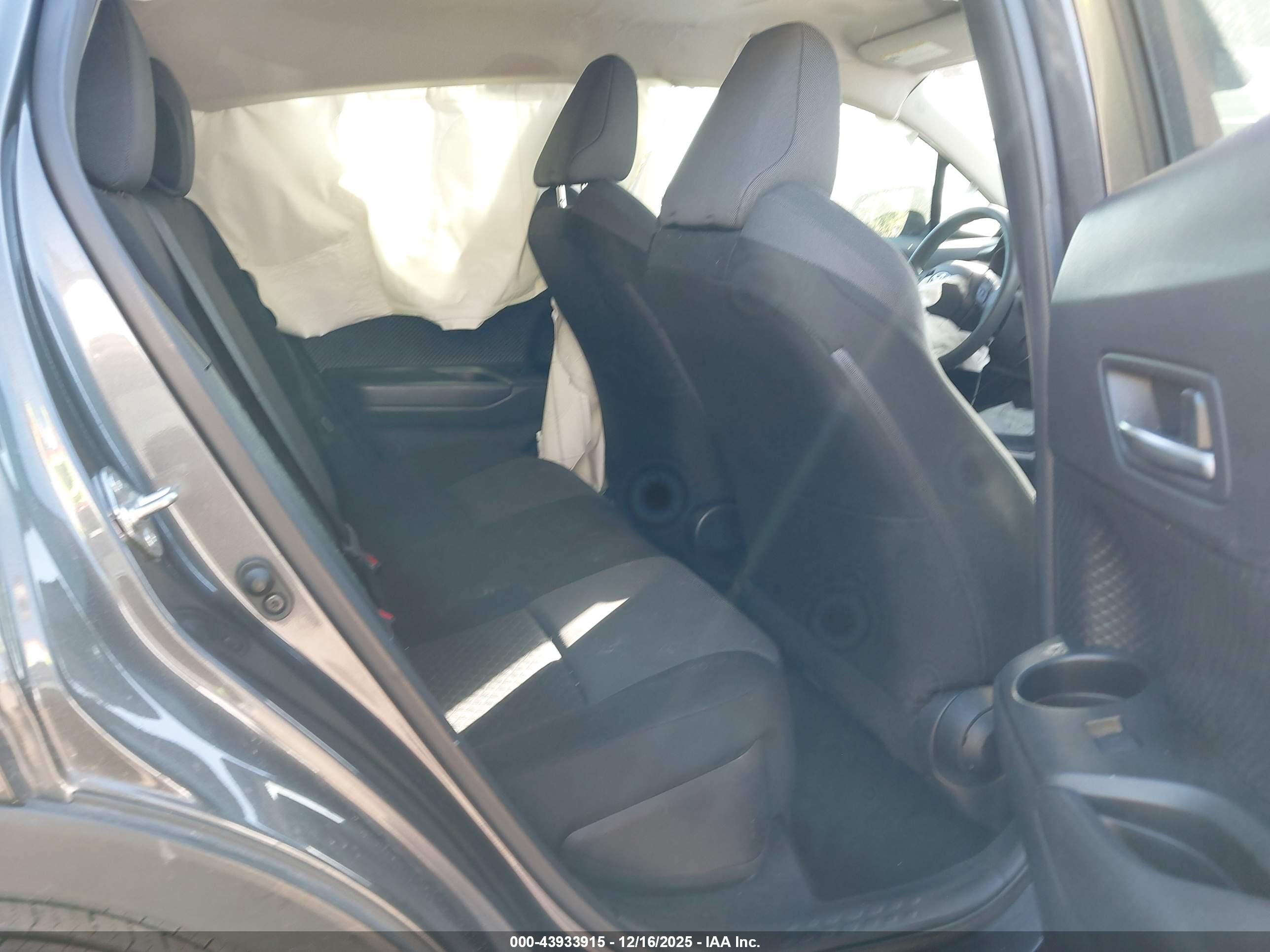 TOYOTA C-HR image 8