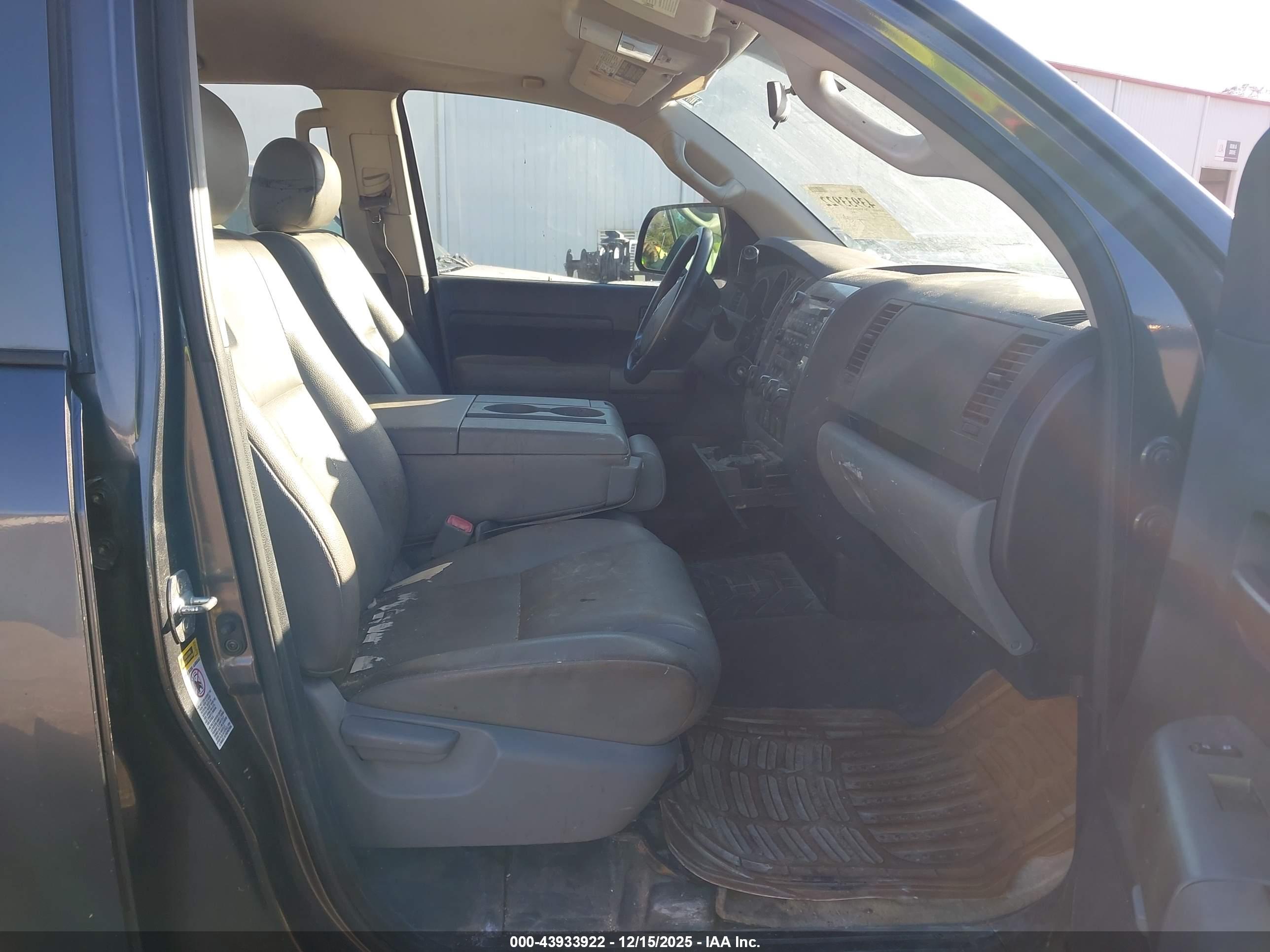 TOYOTA TUNDRA image 5