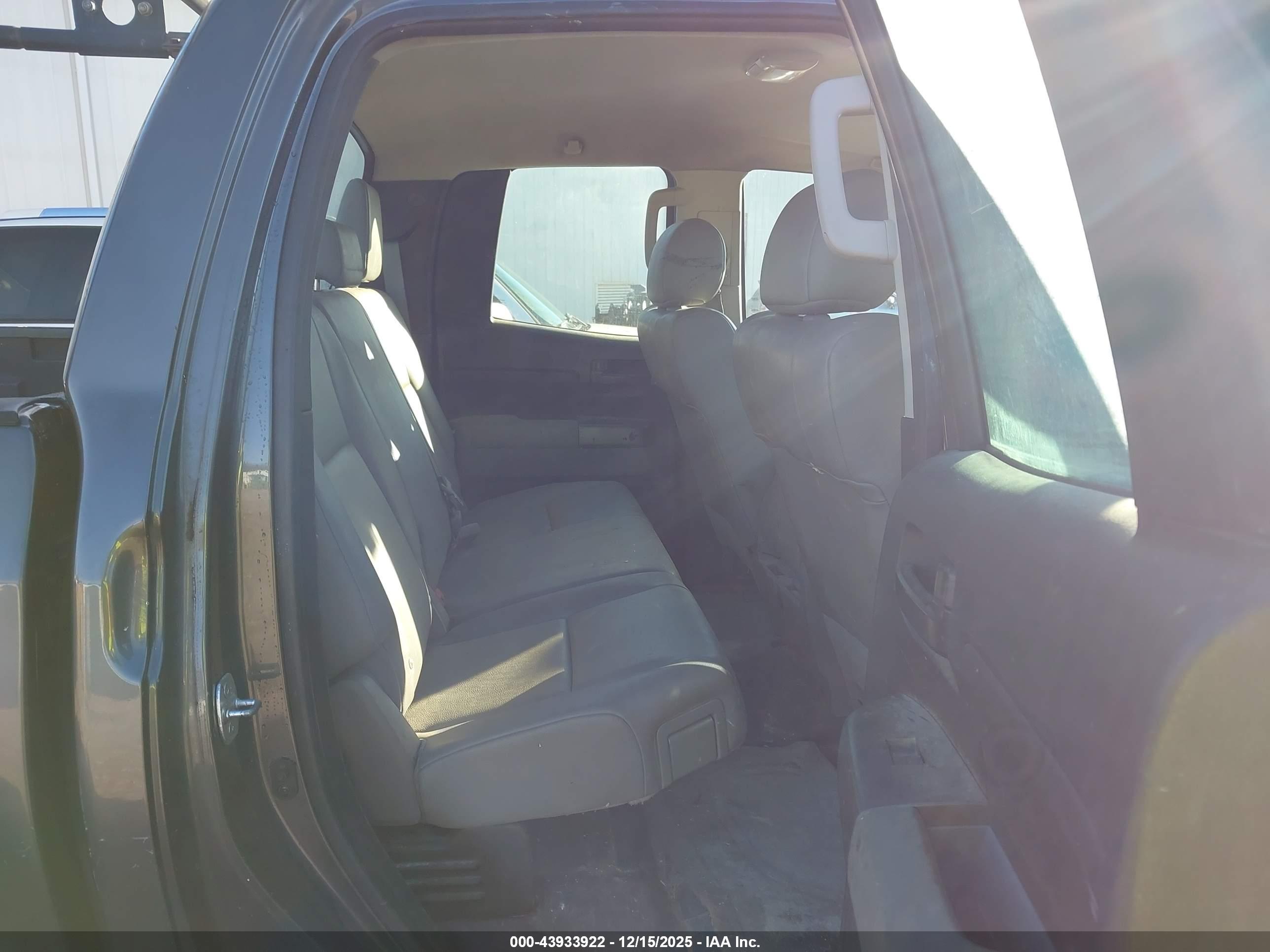 TOYOTA TUNDRA image 8