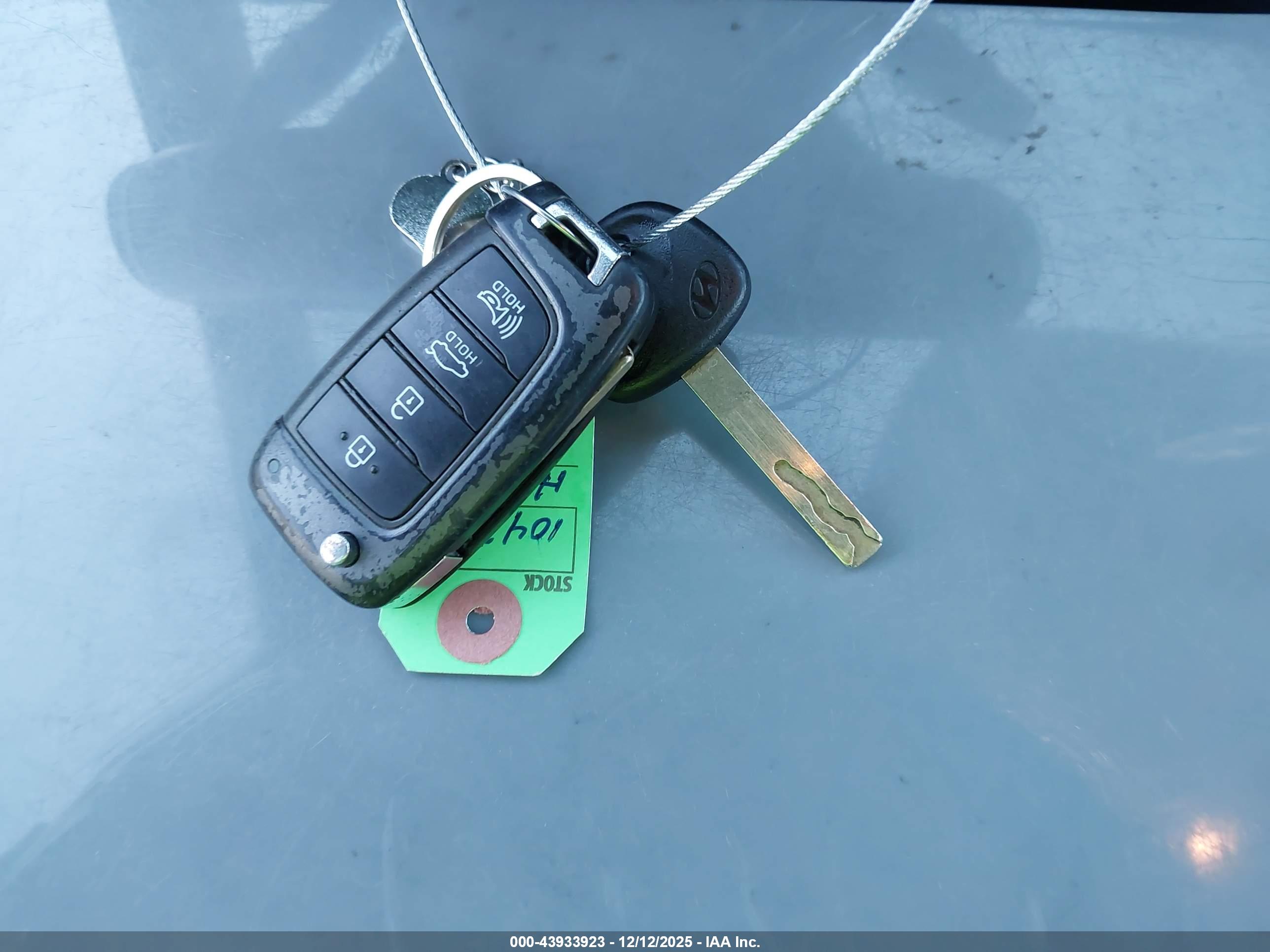 HYUNDAI ELANTRA image 11