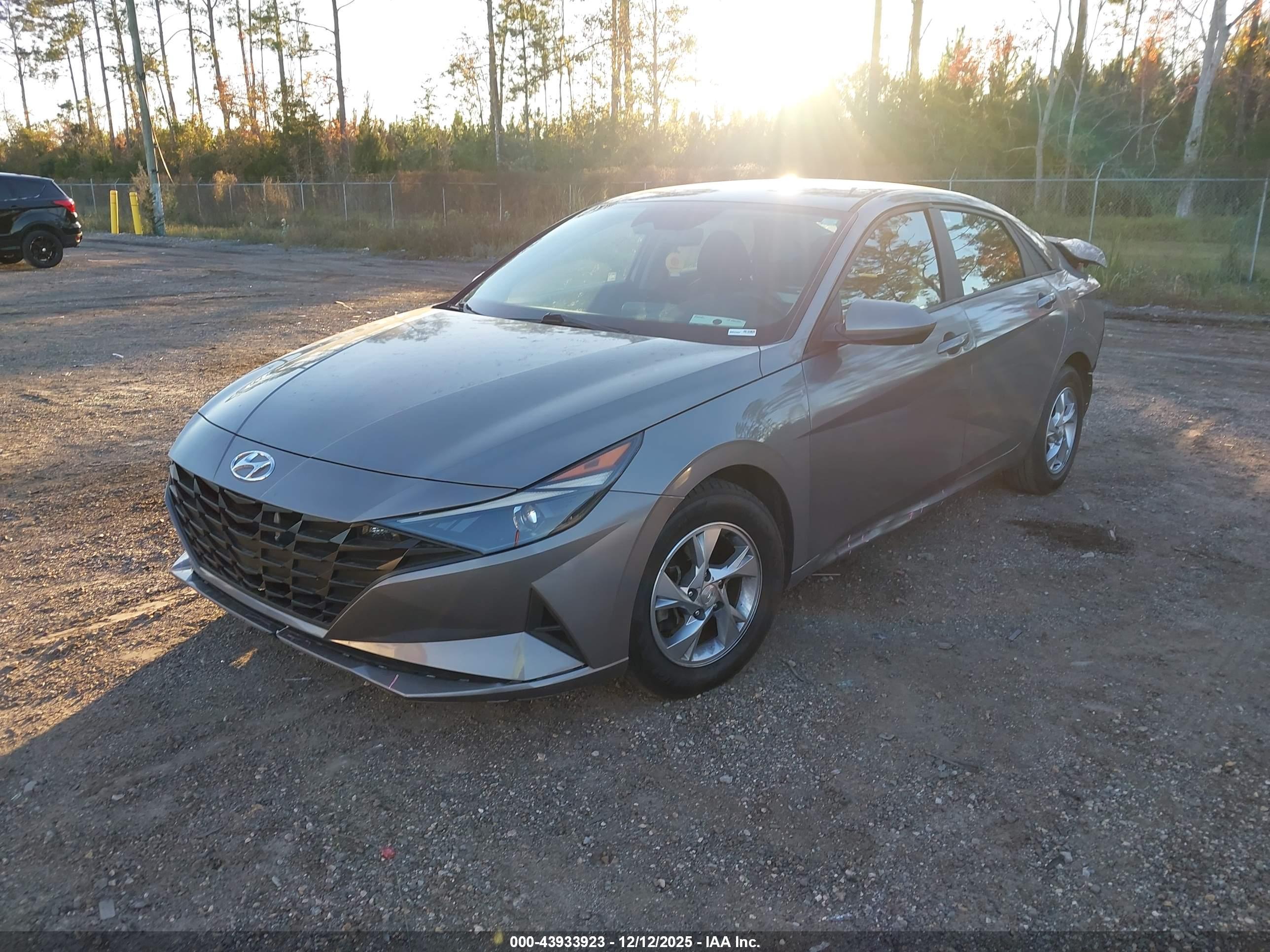 HYUNDAI ELANTRA image 2