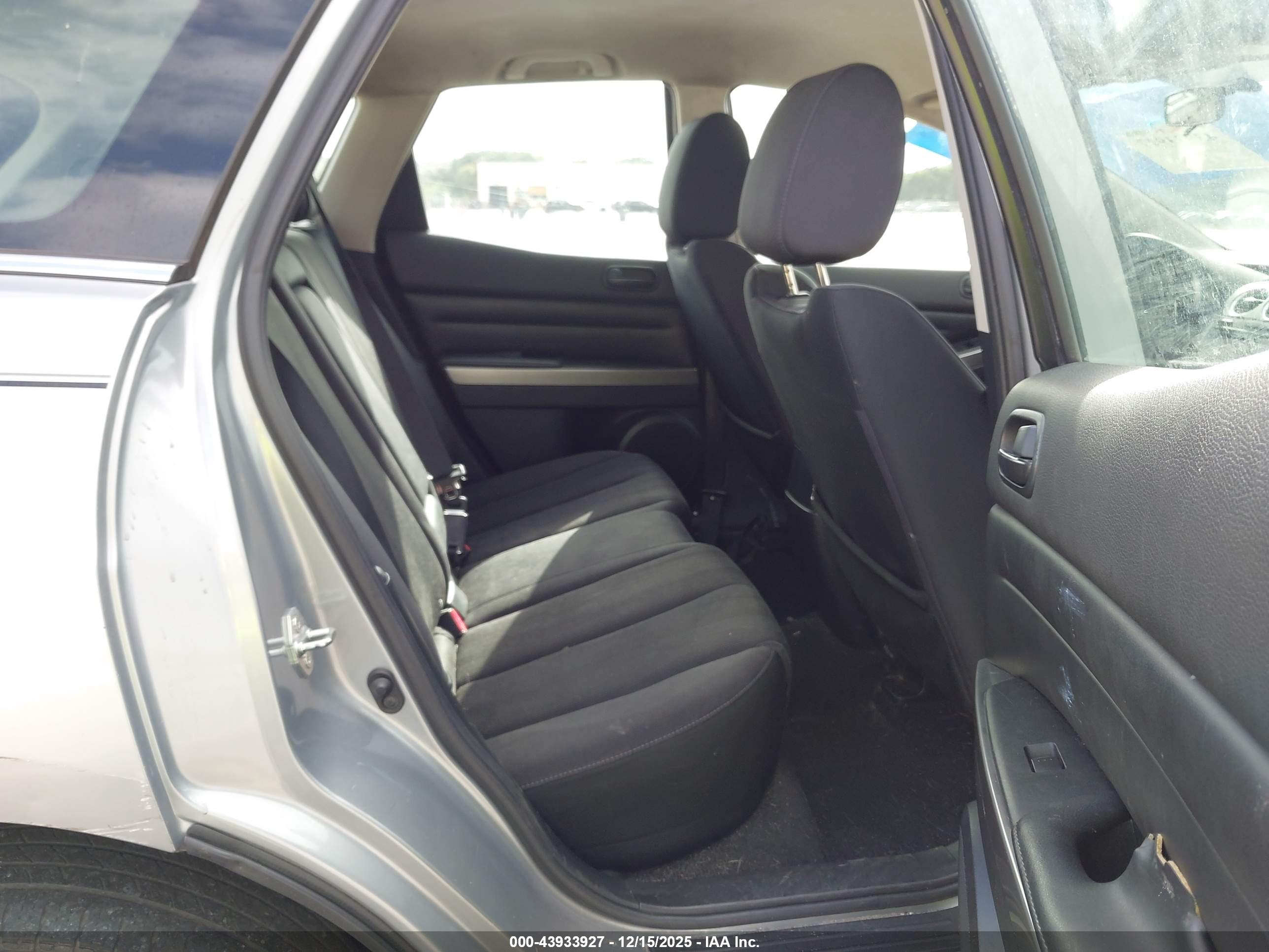 MAZDA CX-7 image 8