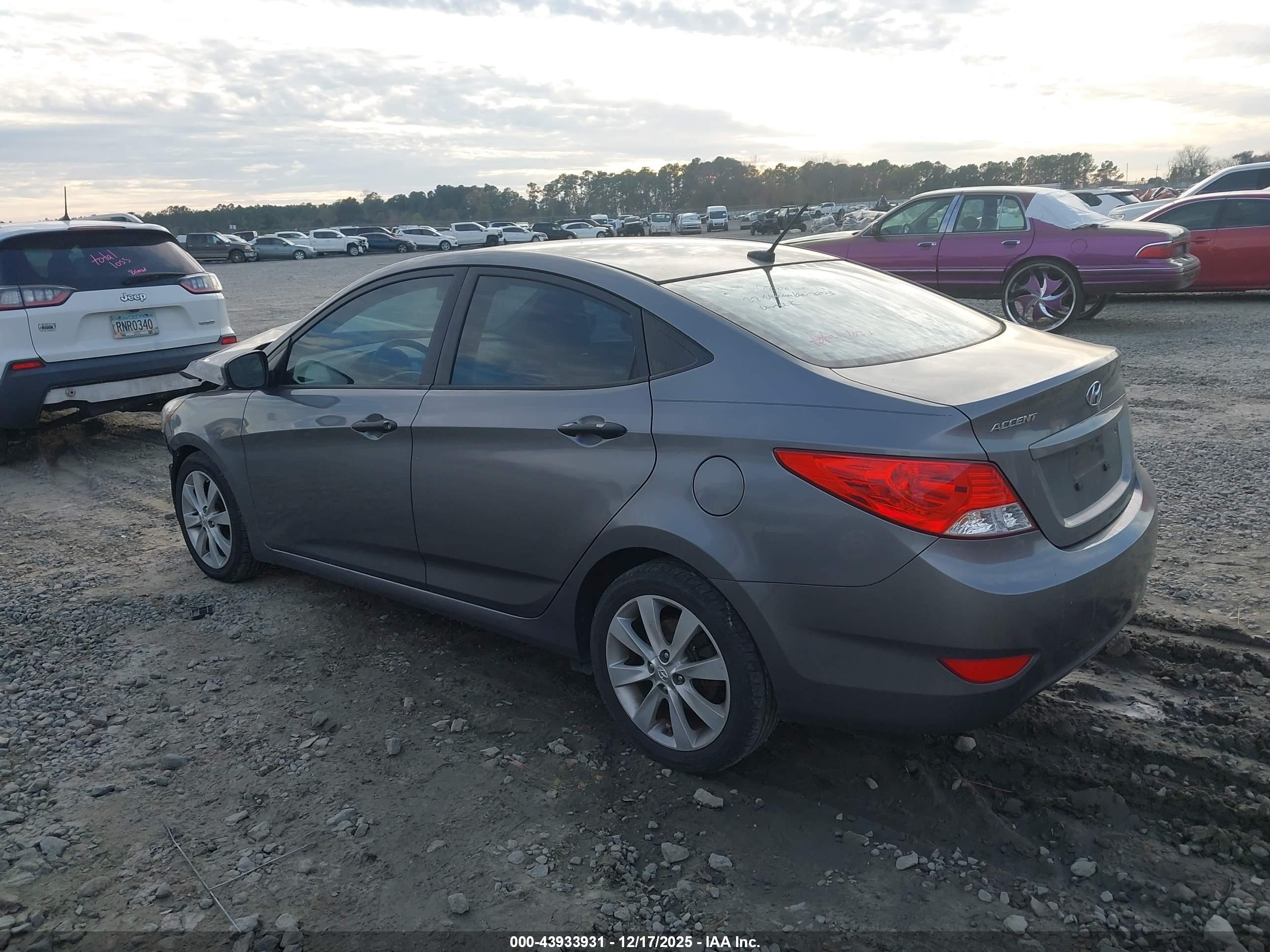HYUNDAI ACCENT image 3