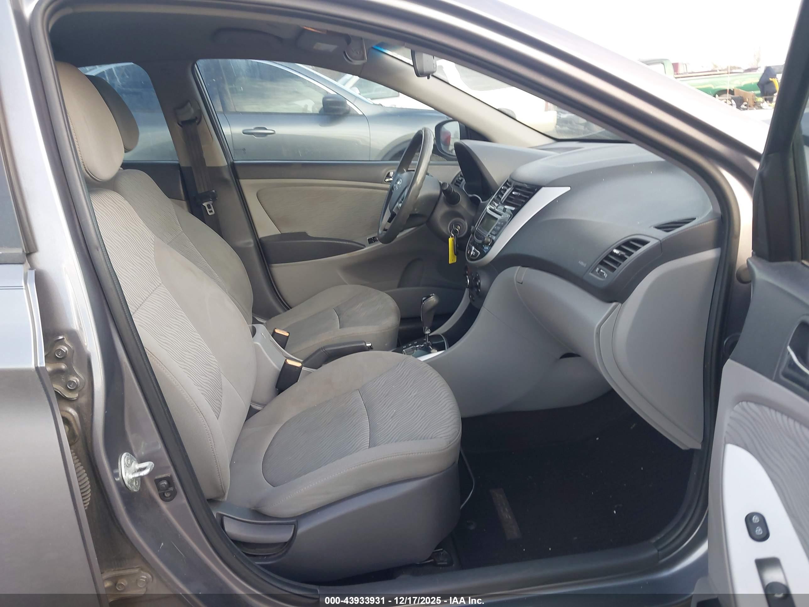HYUNDAI ACCENT image 5